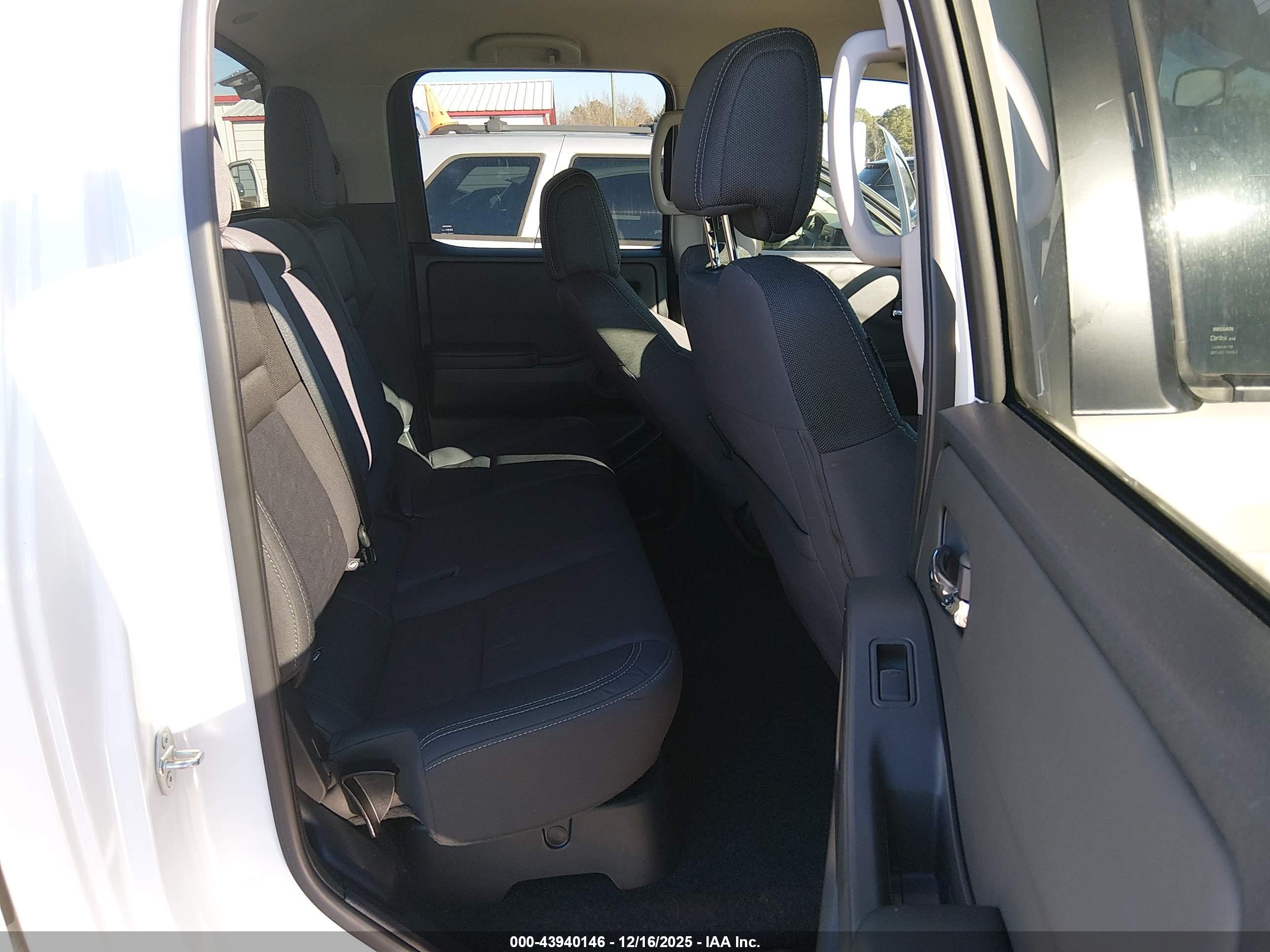 NISSAN FRONTIER image 8