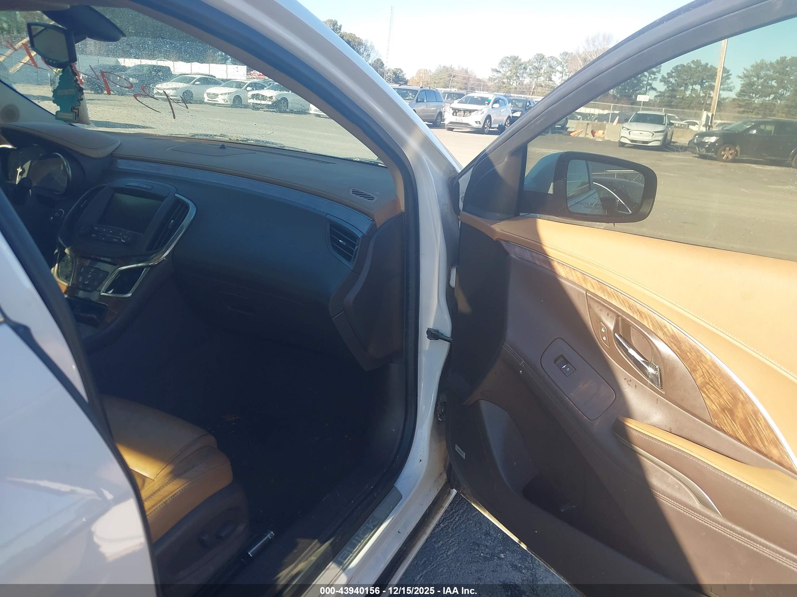 BUICK LACROSSE image 5