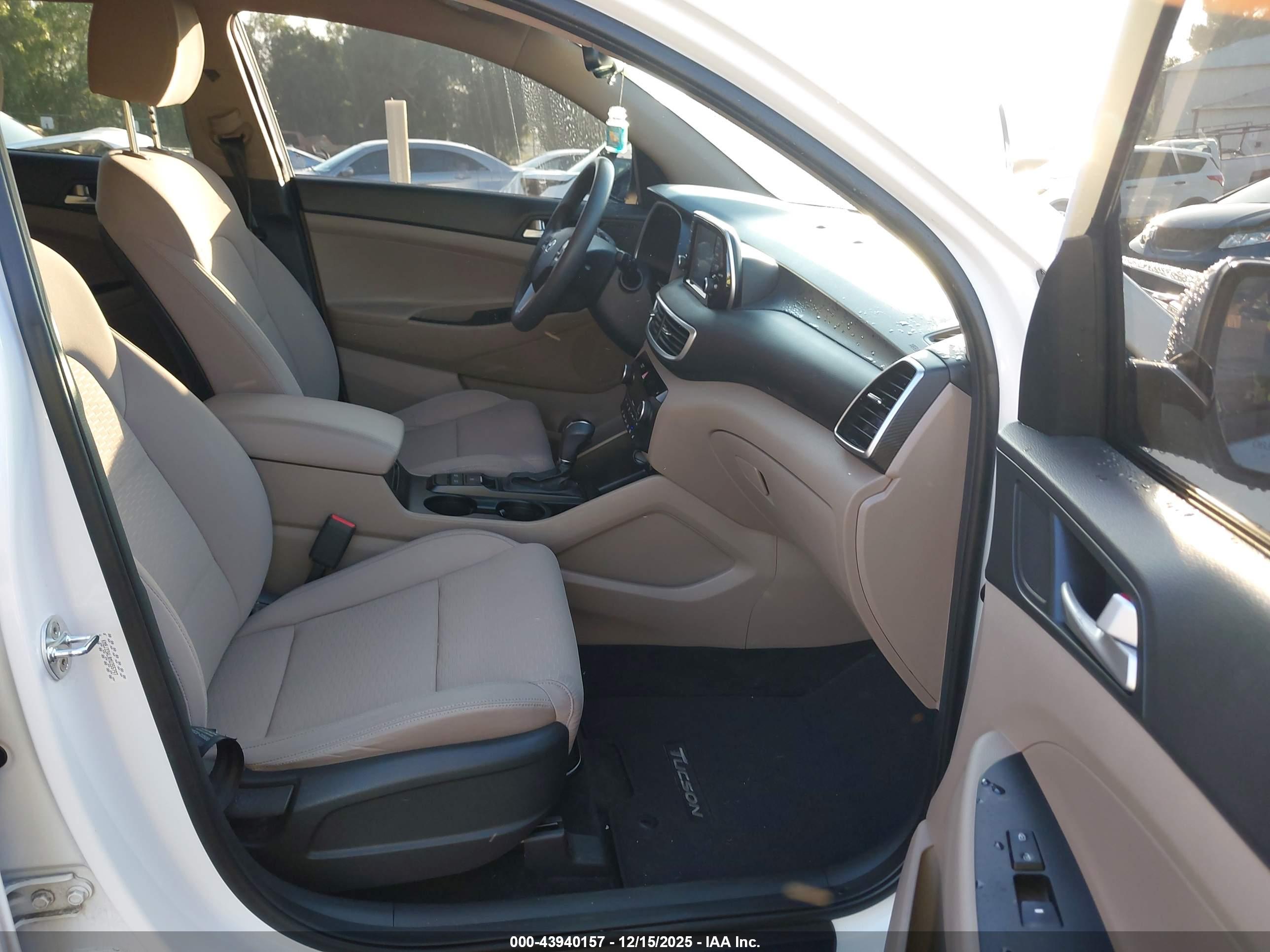 HYUNDAI TUCSON image 5