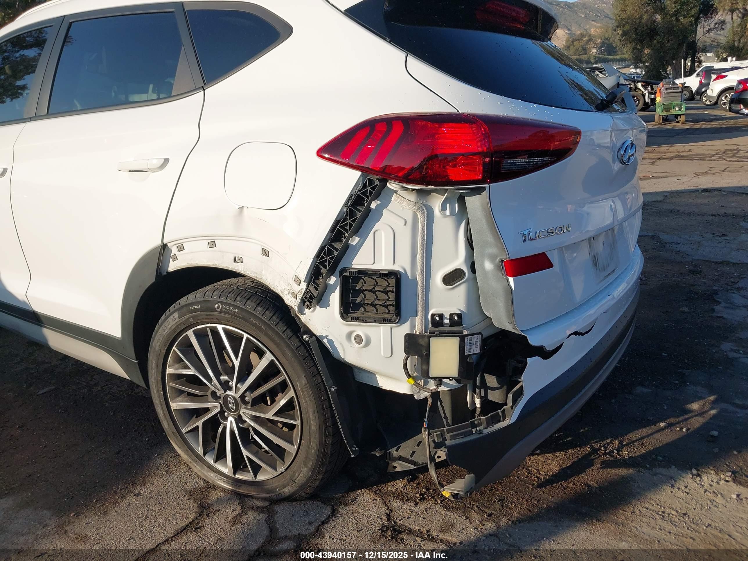 HYUNDAI TUCSON image 6