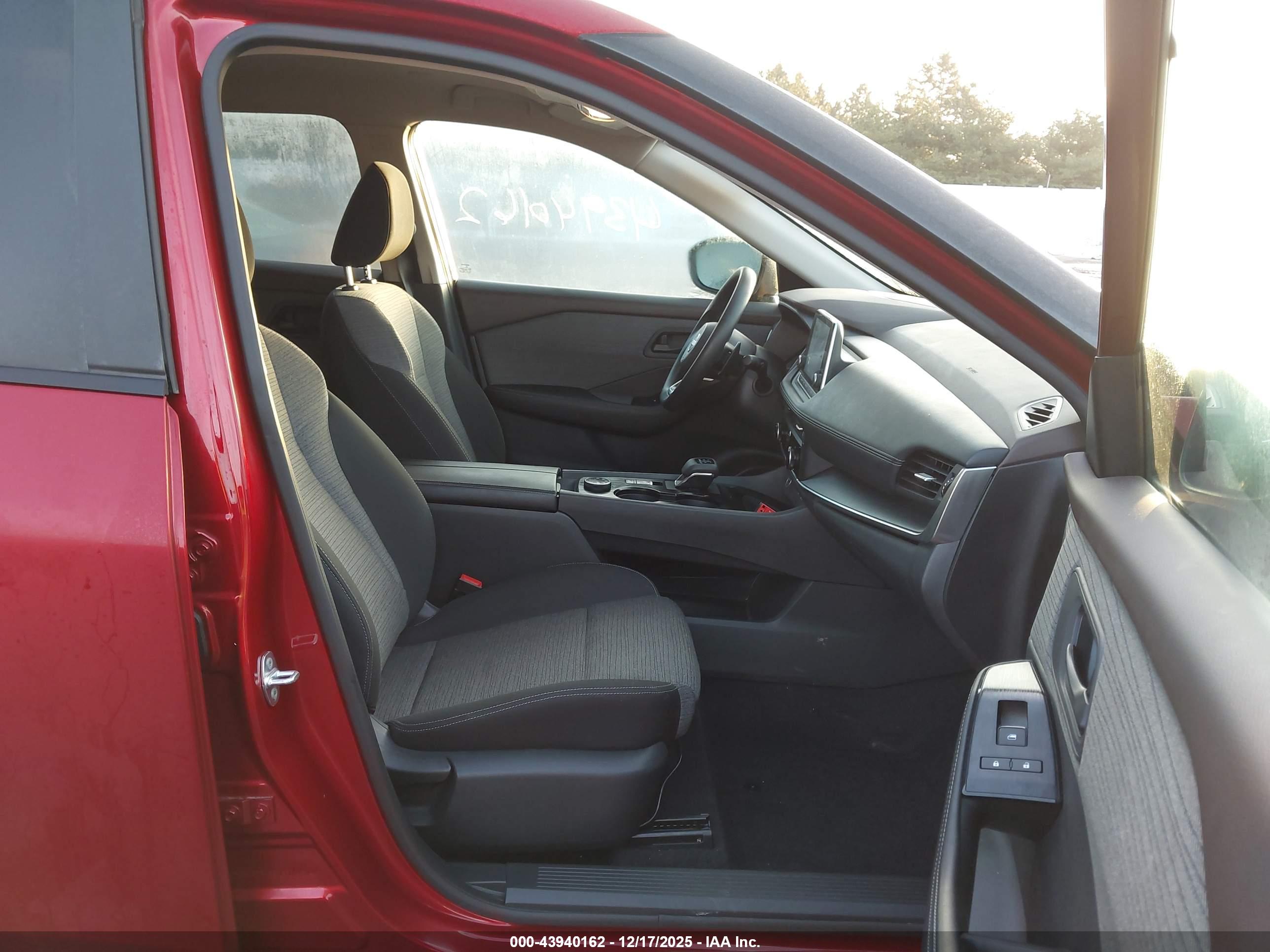 NISSAN ROGUE image 5