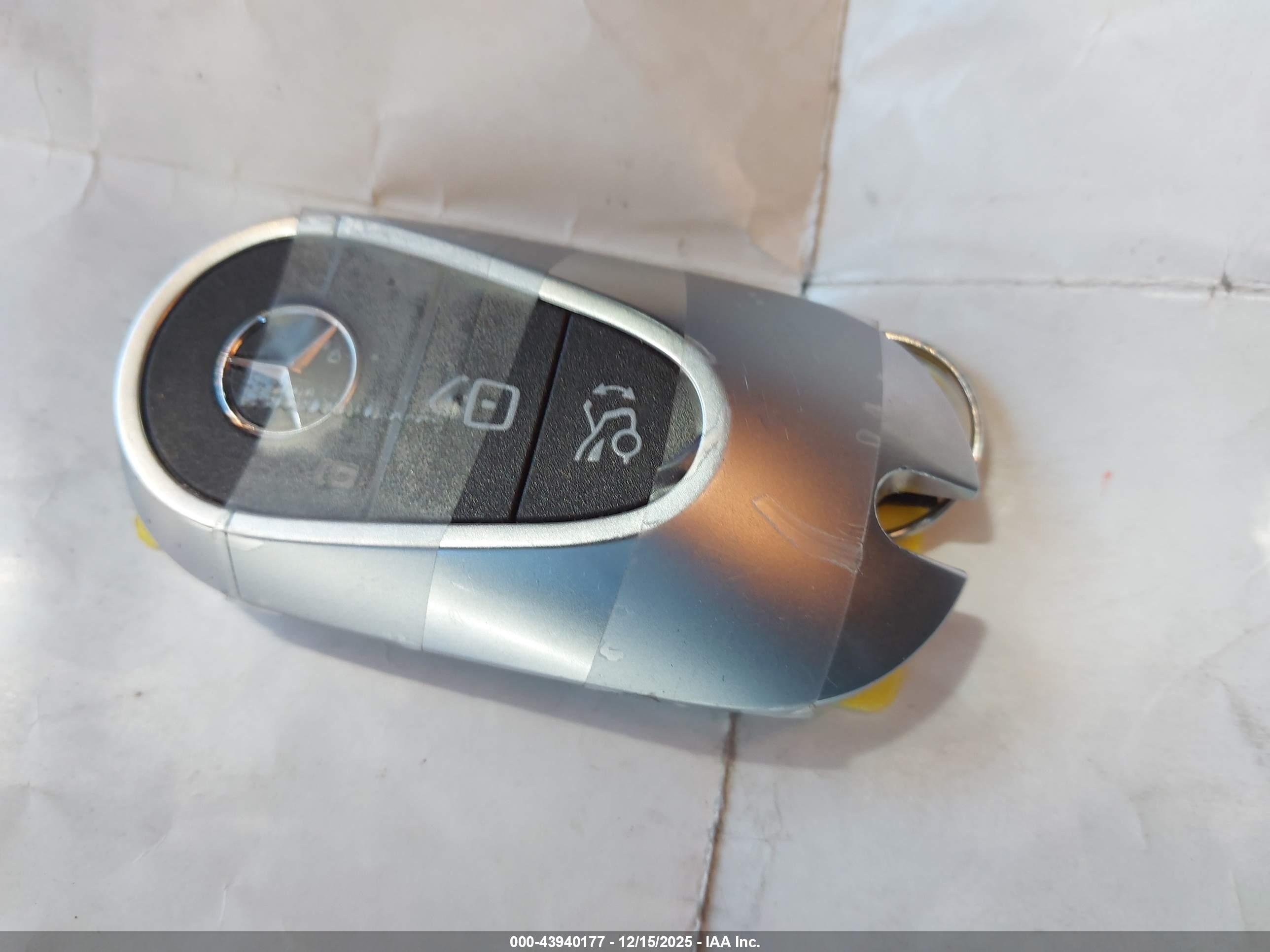 MERCEDES-BENZ C image 11