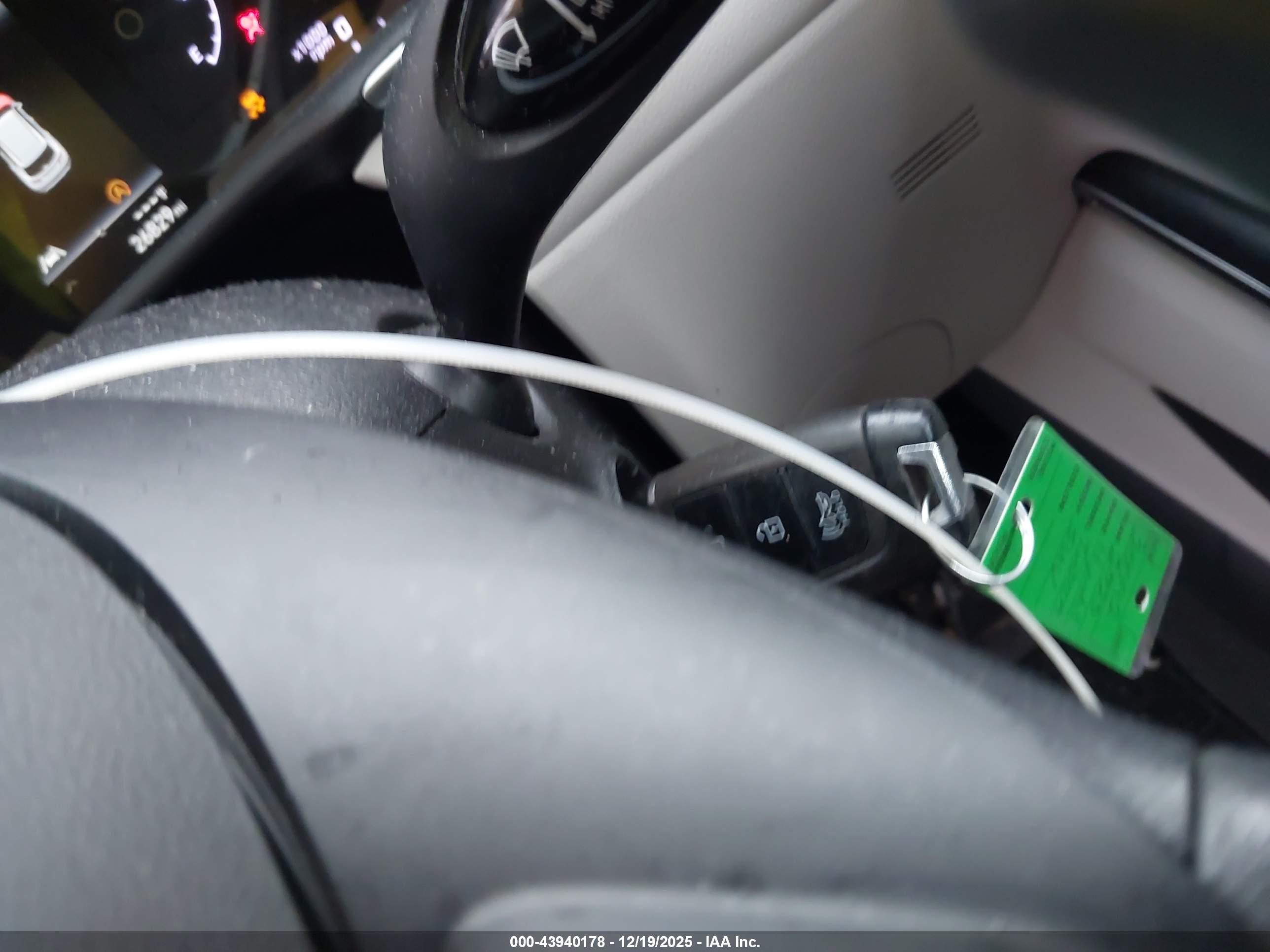 HYUNDAI TUCSON image 11