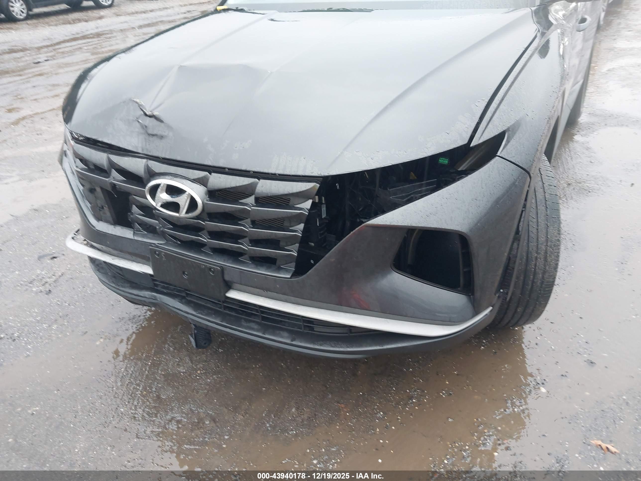 HYUNDAI TUCSON image 6