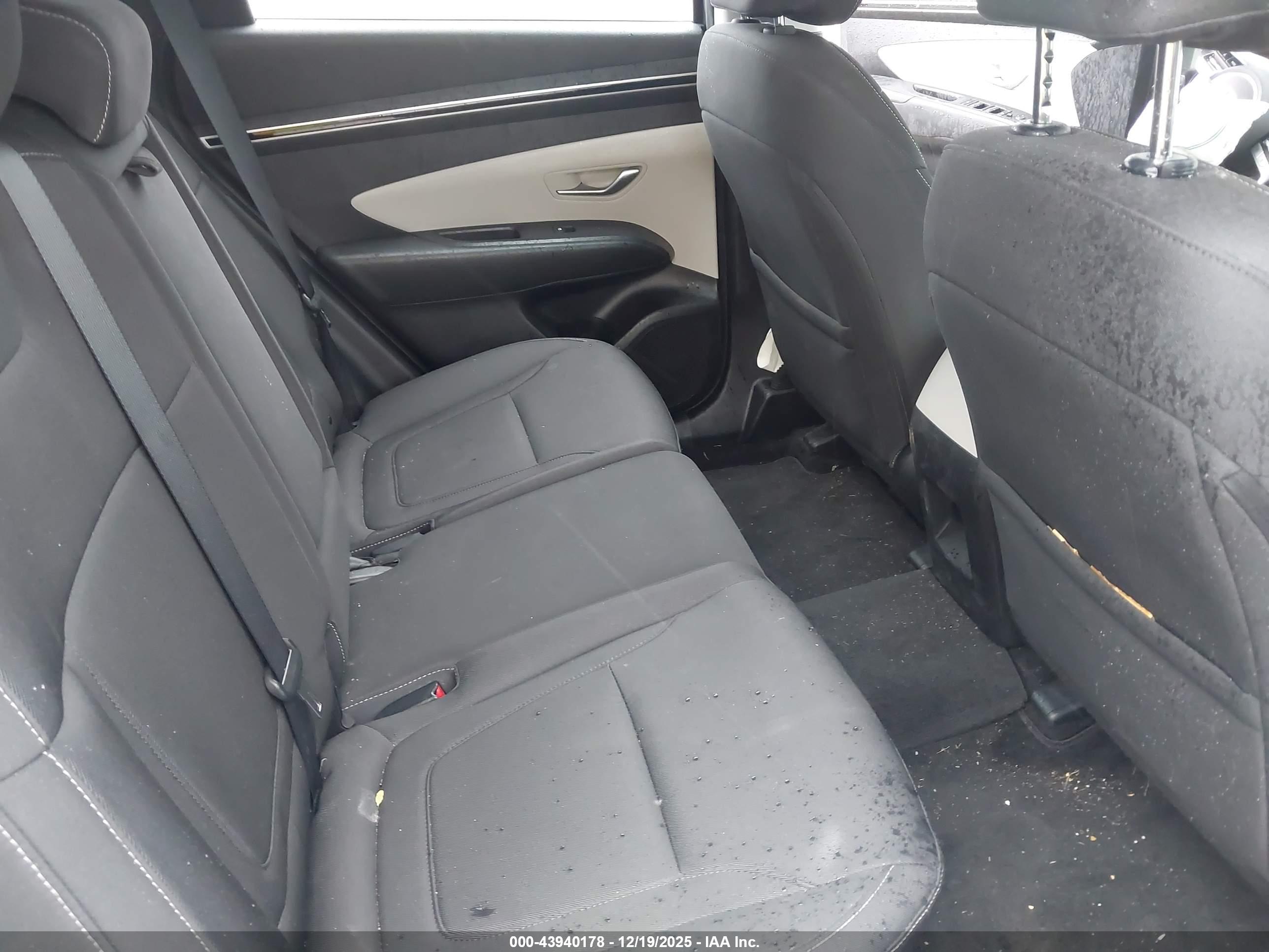 HYUNDAI TUCSON image 8