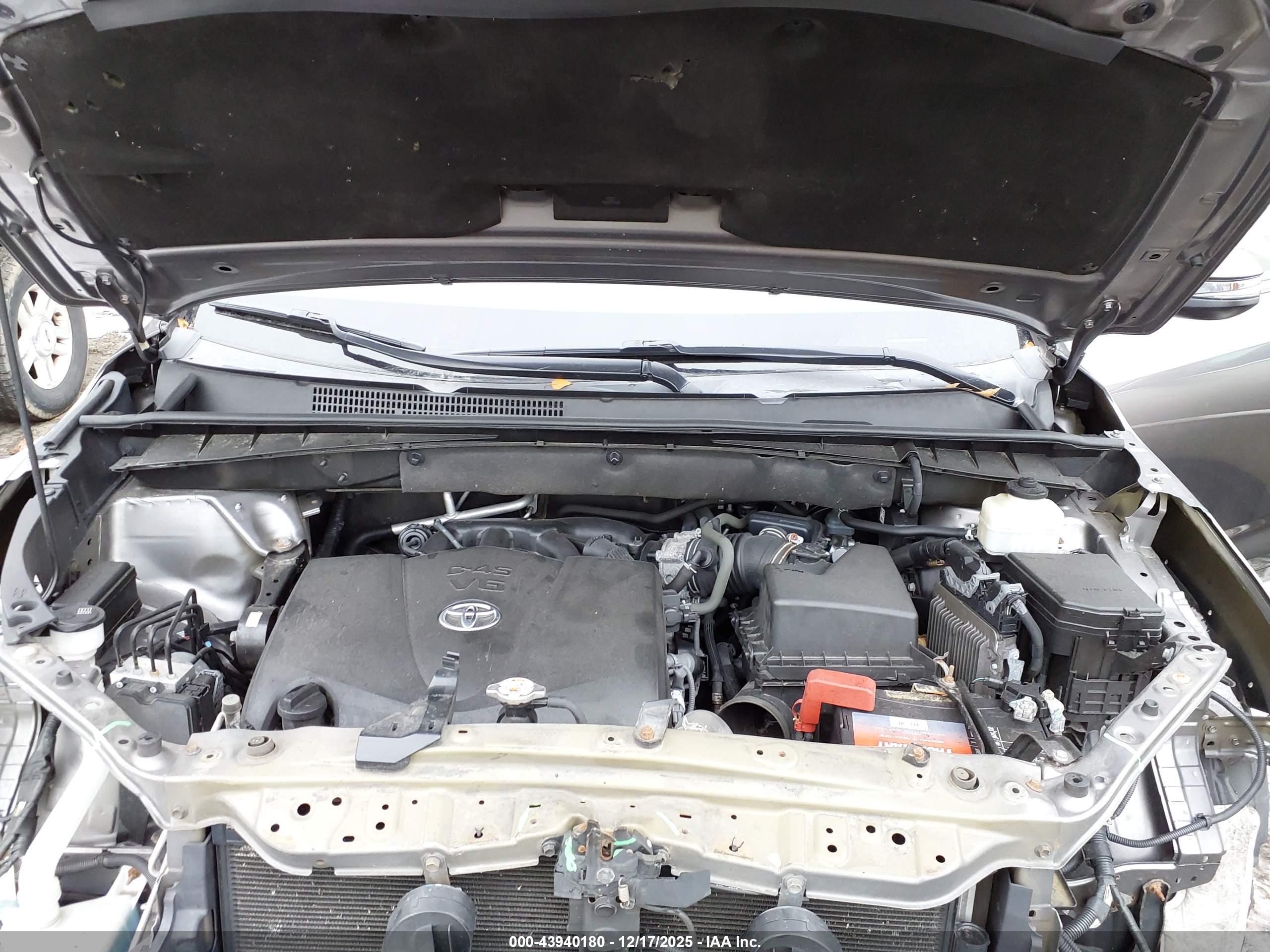 TOYOTA HIGHLANDER image 10