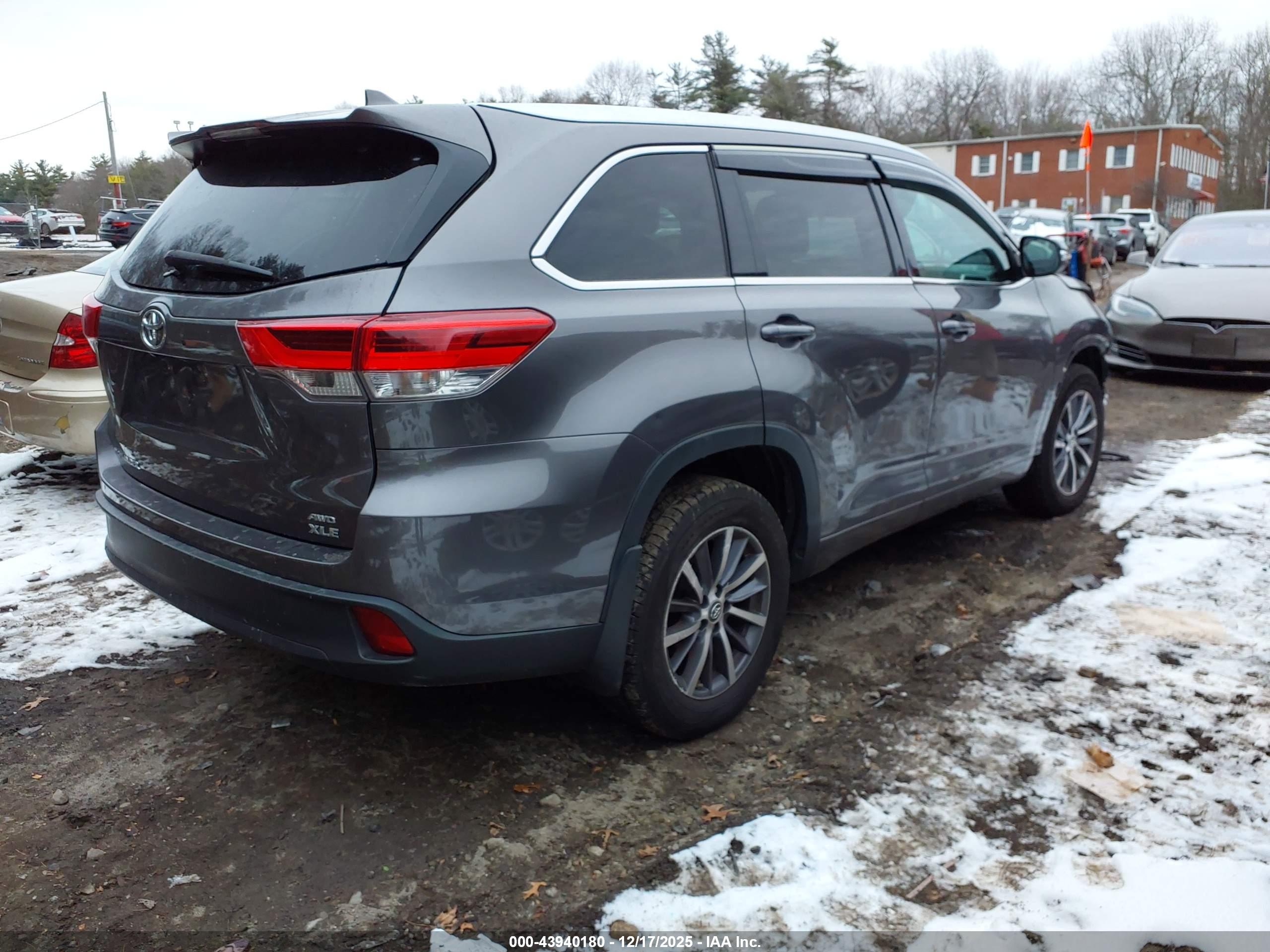 TOYOTA HIGHLANDER image 4