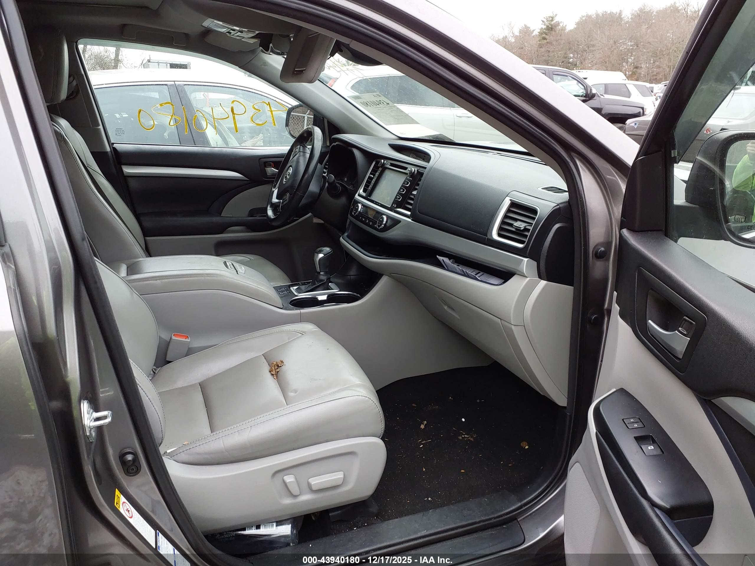 TOYOTA HIGHLANDER image 5