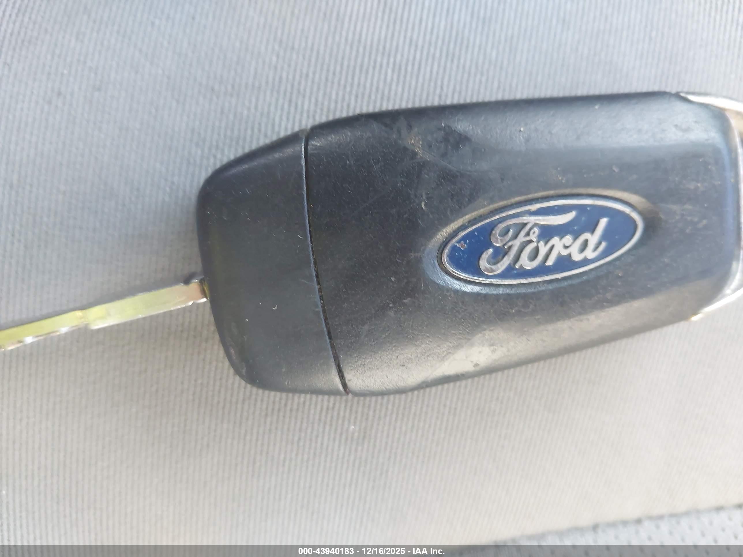 FORD FUSION image 11