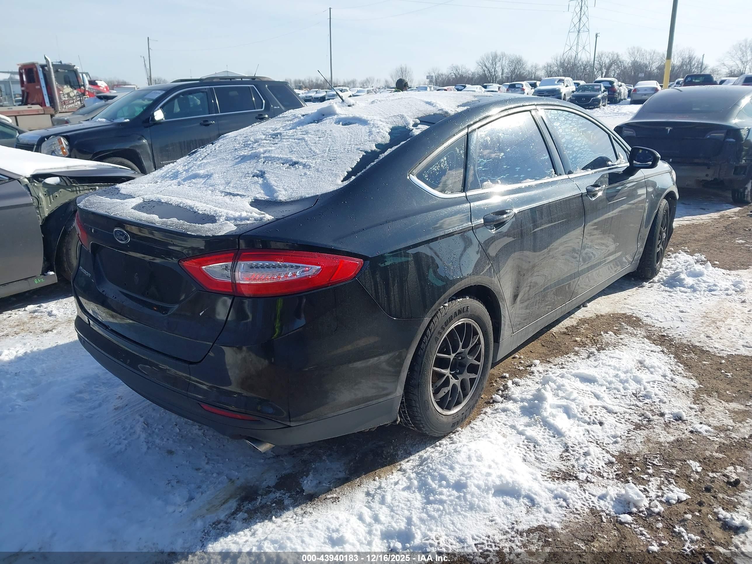 FORD FUSION image 4