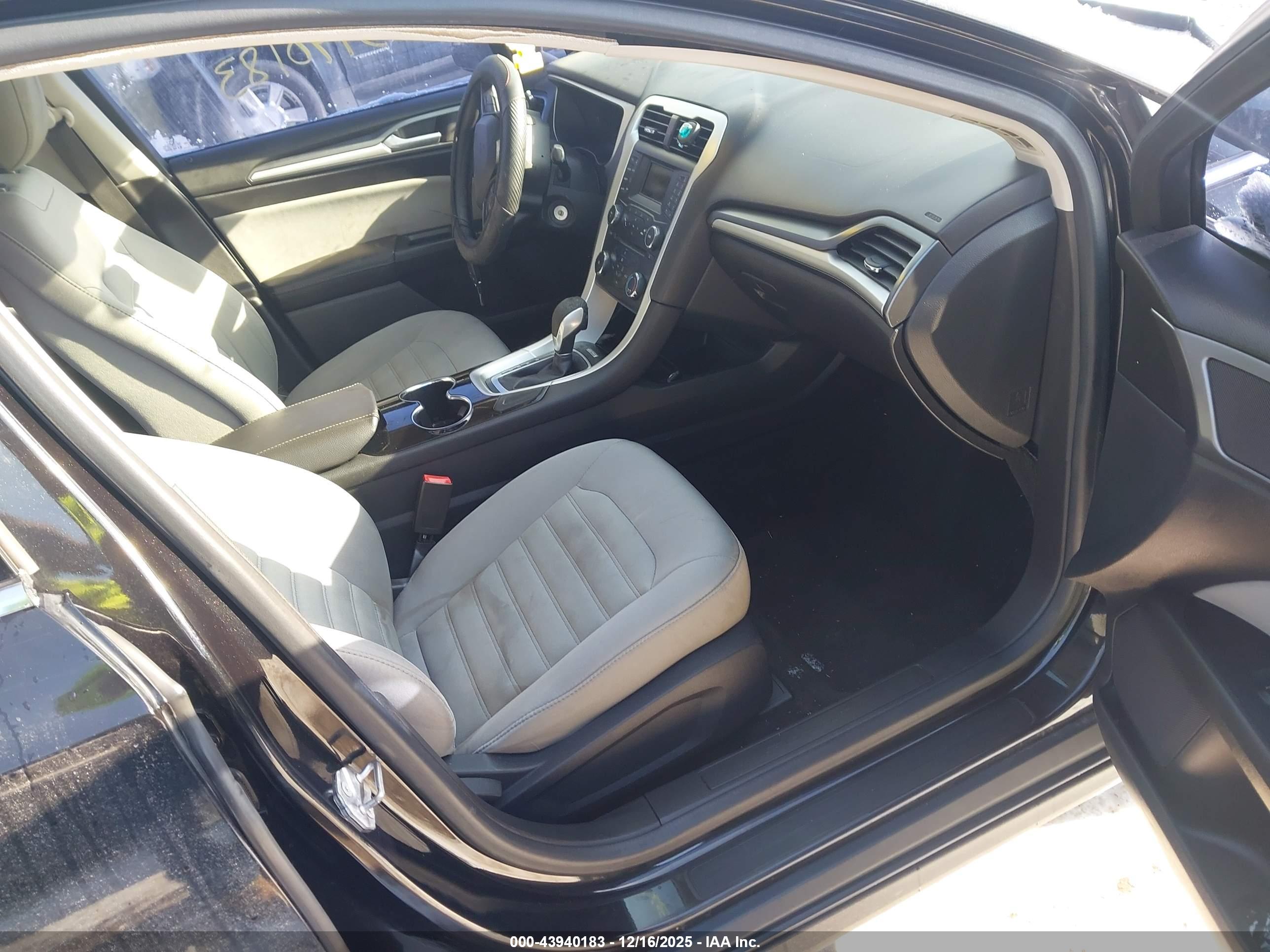 FORD FUSION image 5