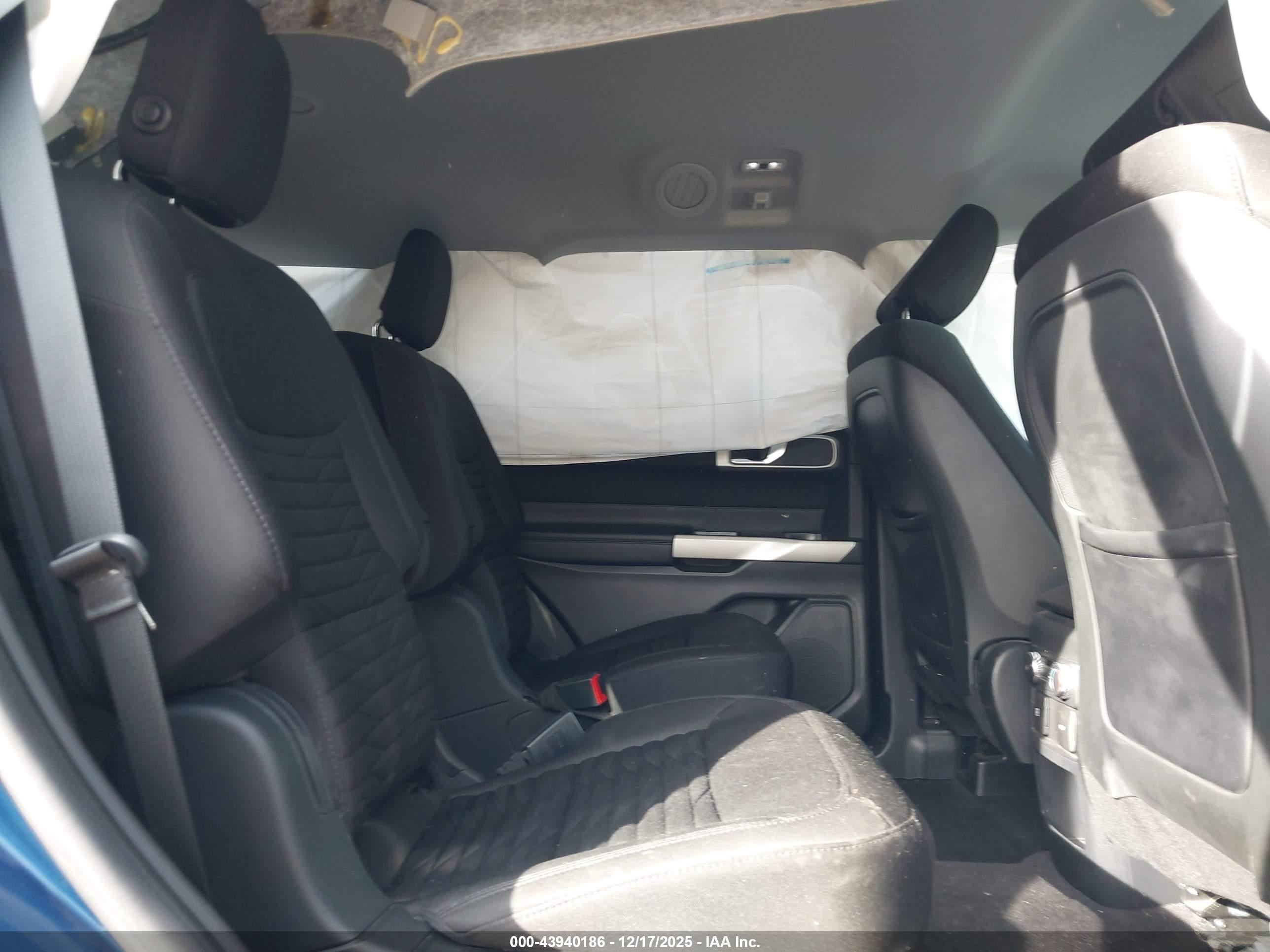FORD EXPLORER image 8