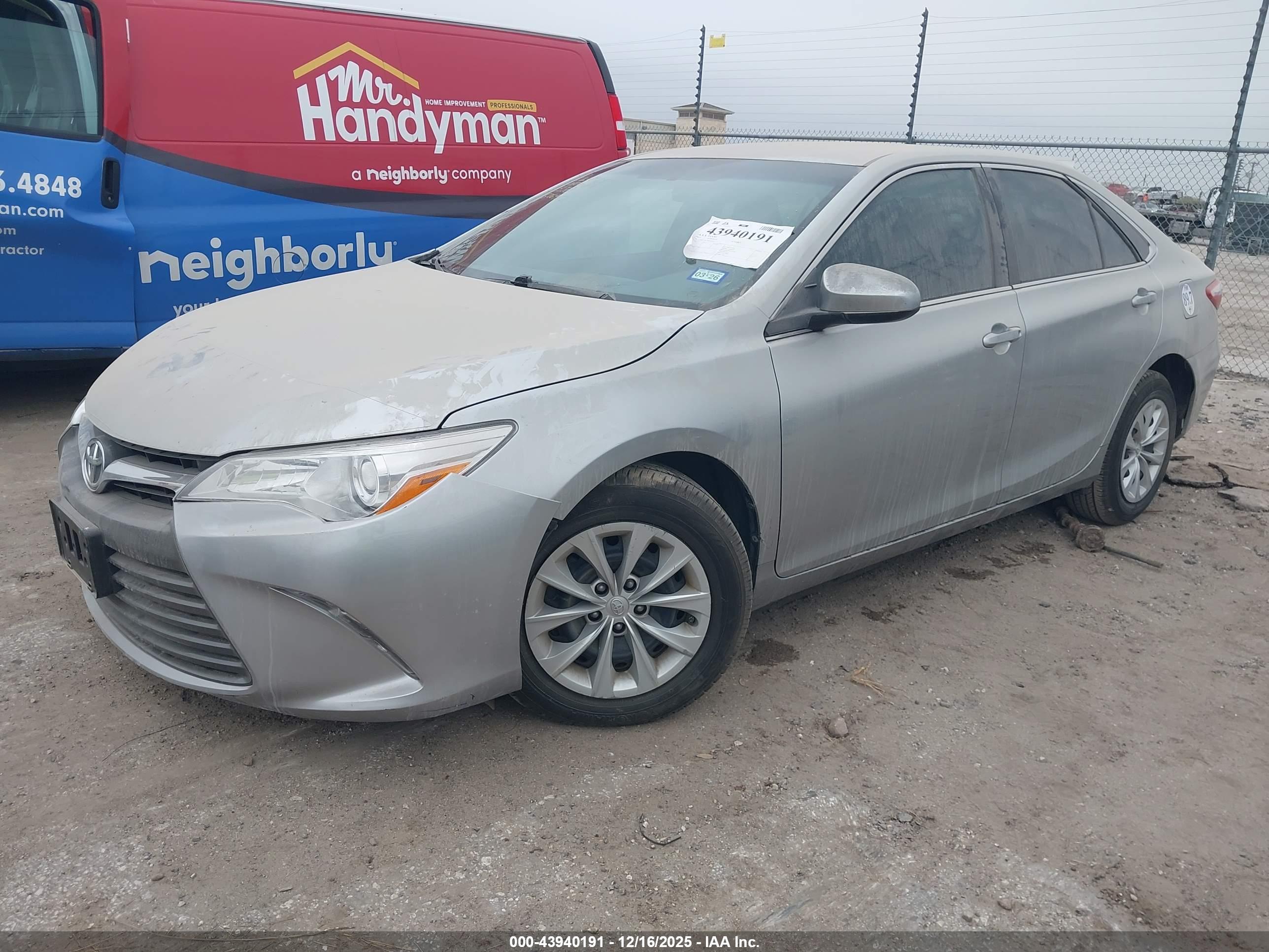 TOYOTA CAMRY image 2