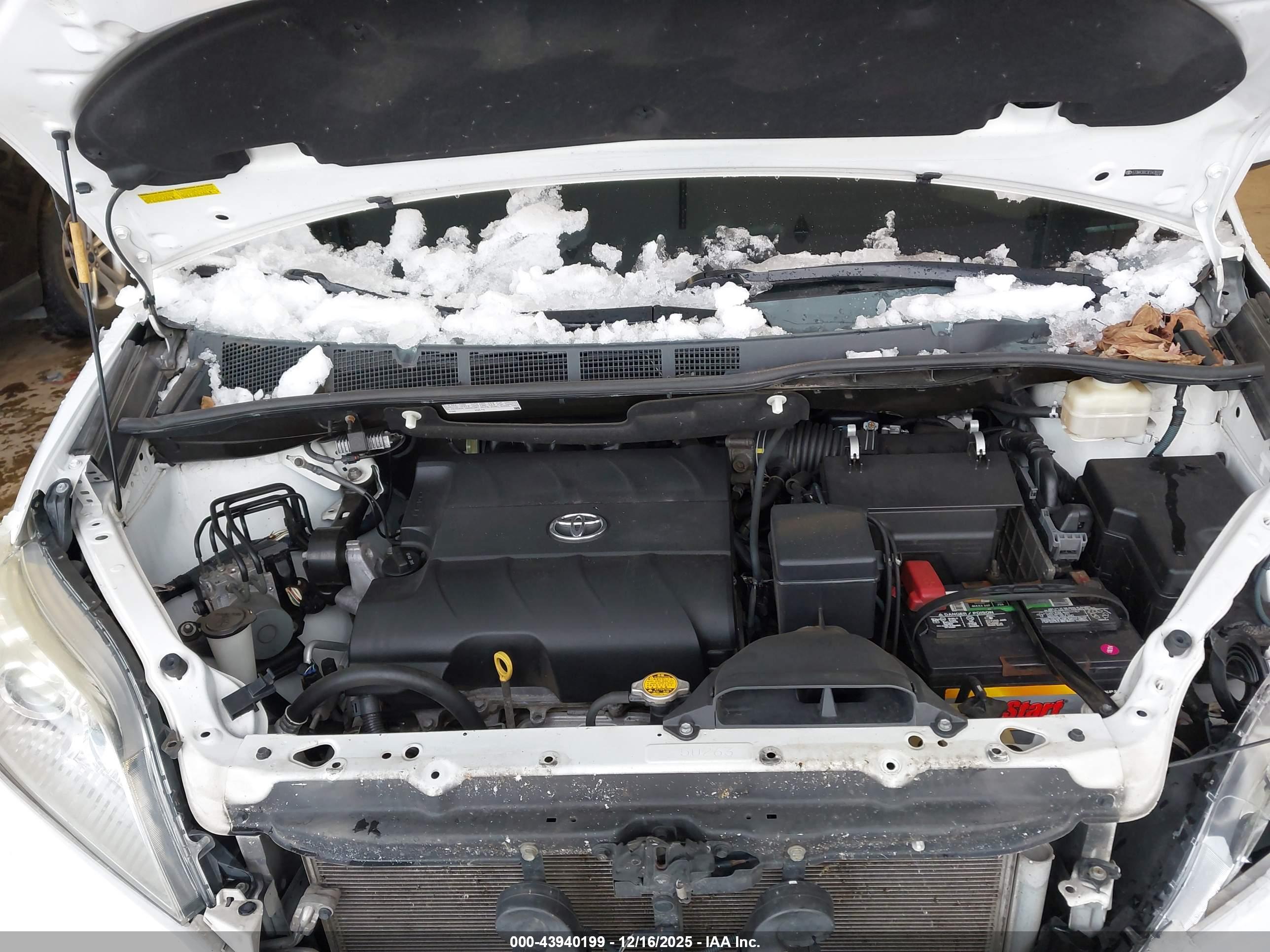 TOYOTA SIENNA image 10