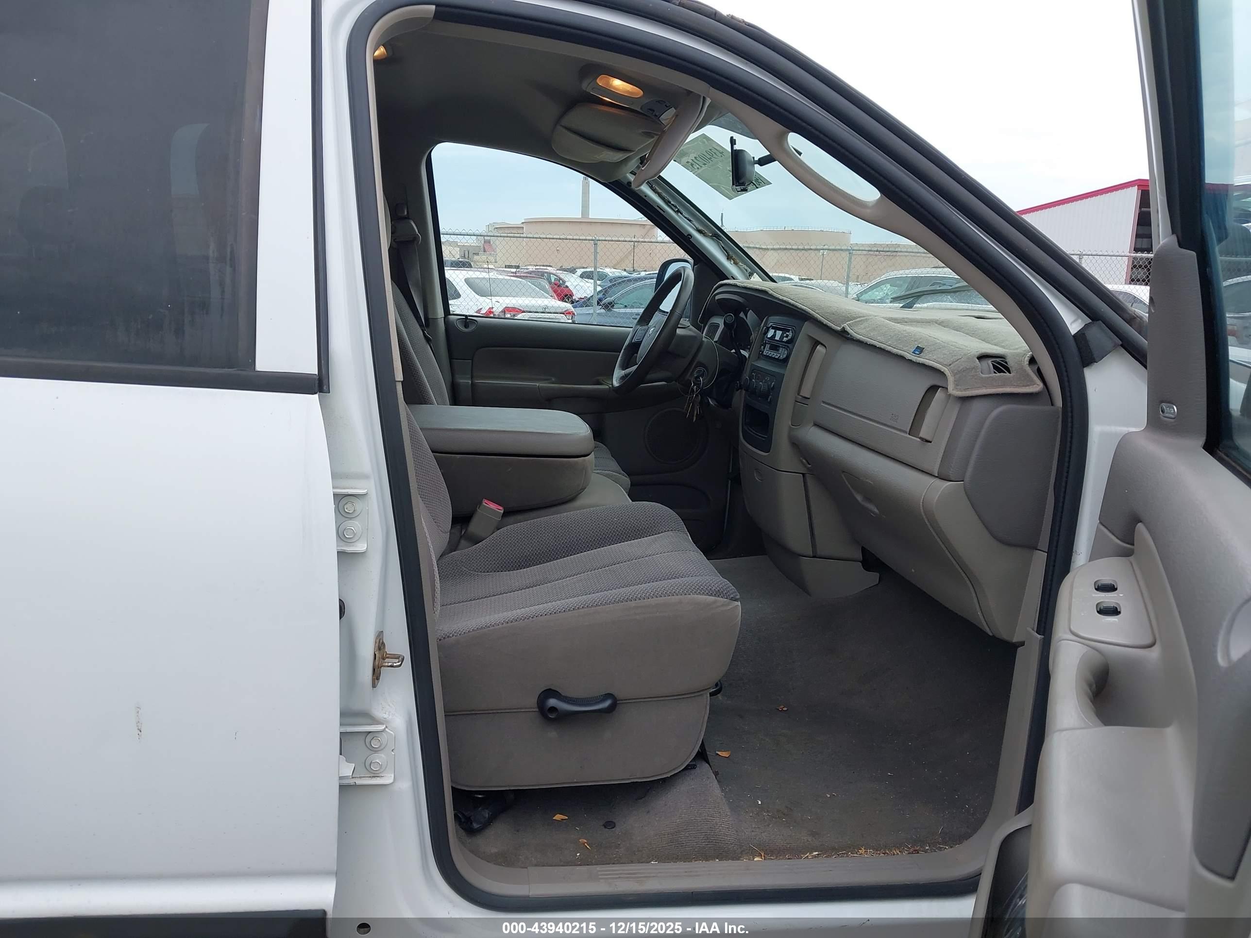 DODGE RAM image 5