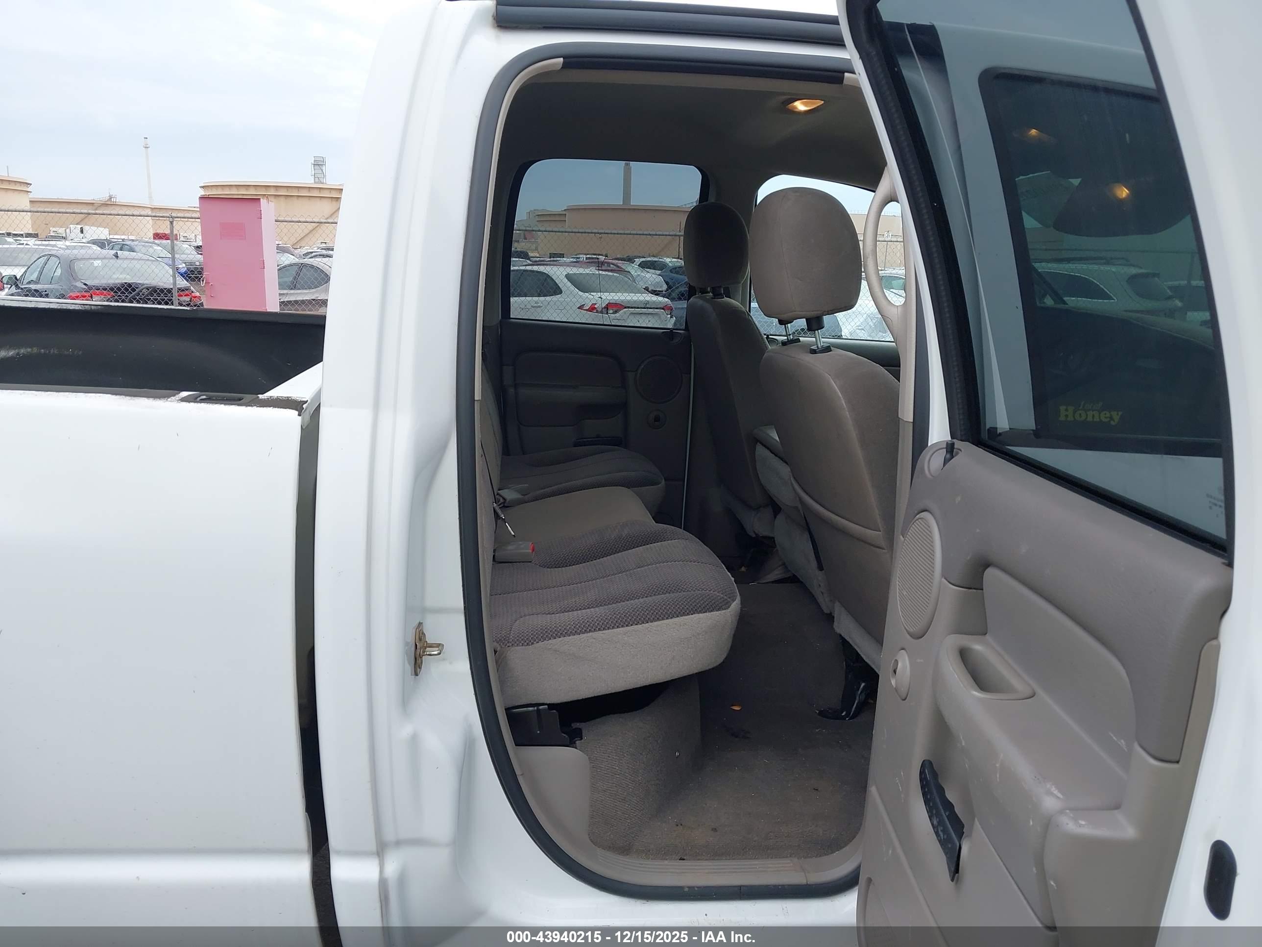 DODGE RAM image 8