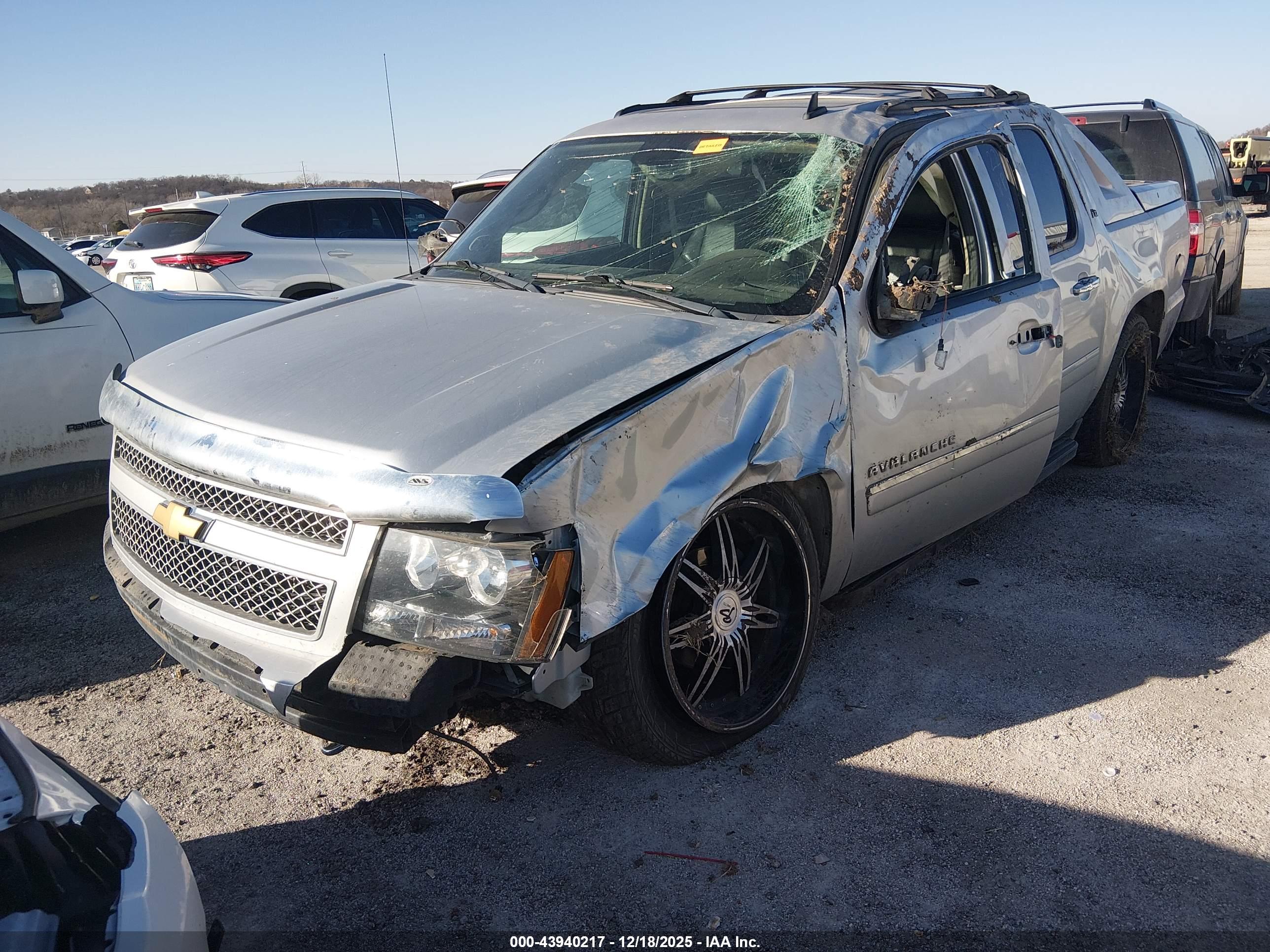 CHEVROLET AVALANCHE image 2