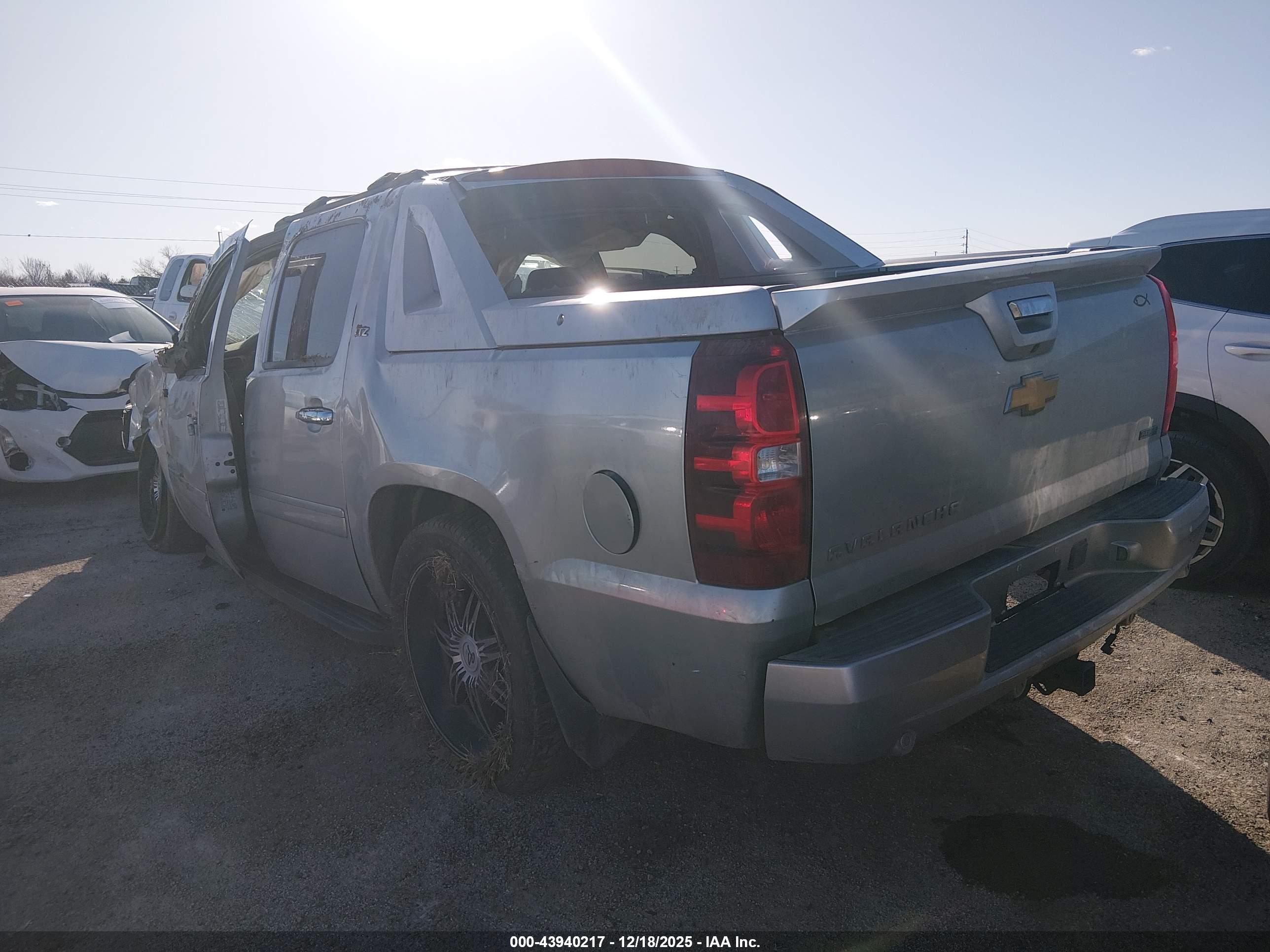 CHEVROLET AVALANCHE image 3