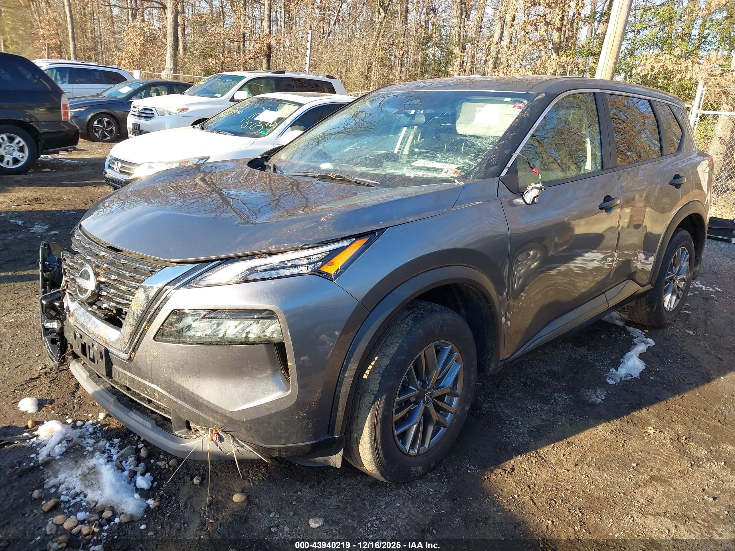 NISSAN ROGUE image 2