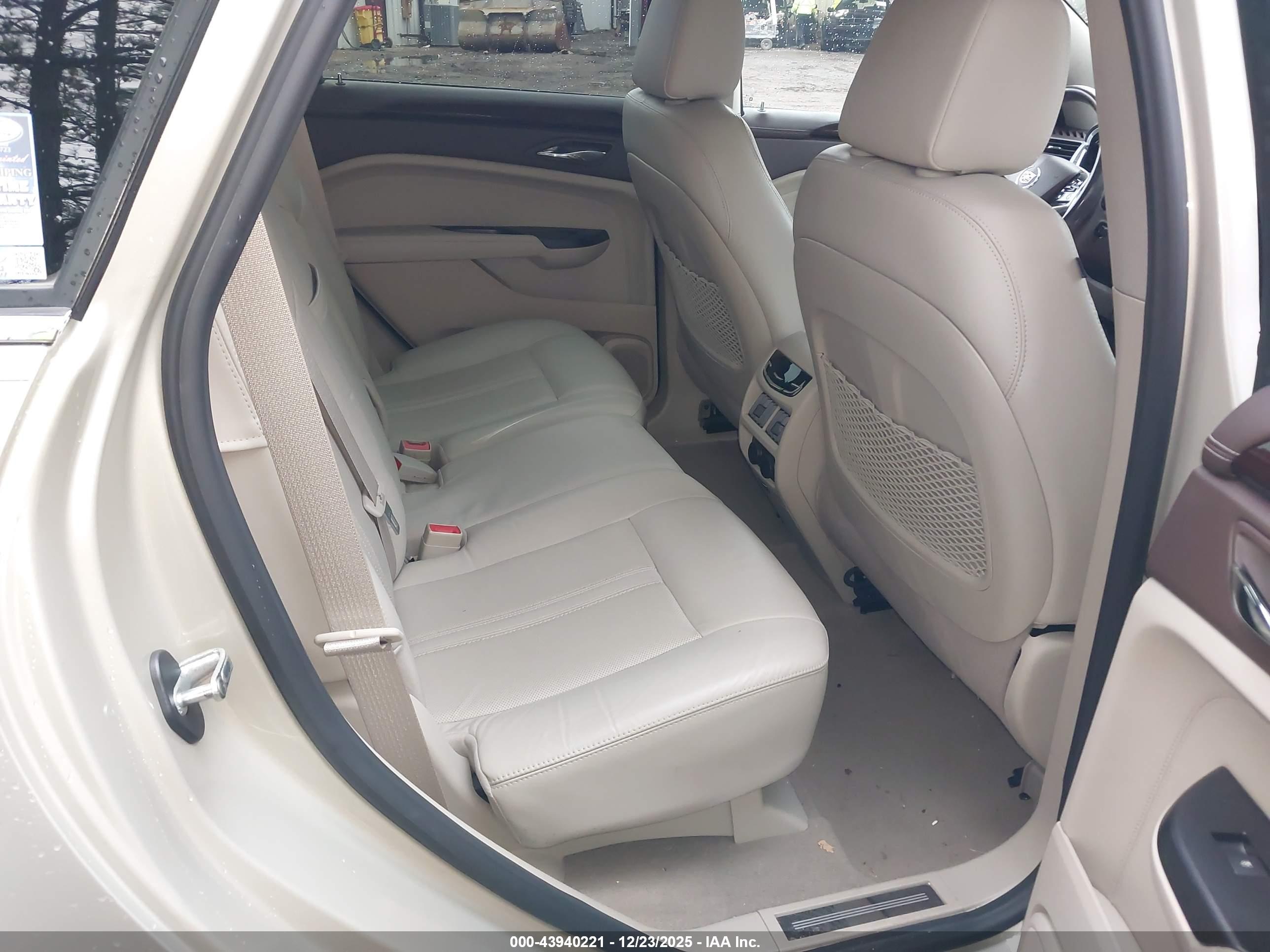 CADILLAC SRX image 8