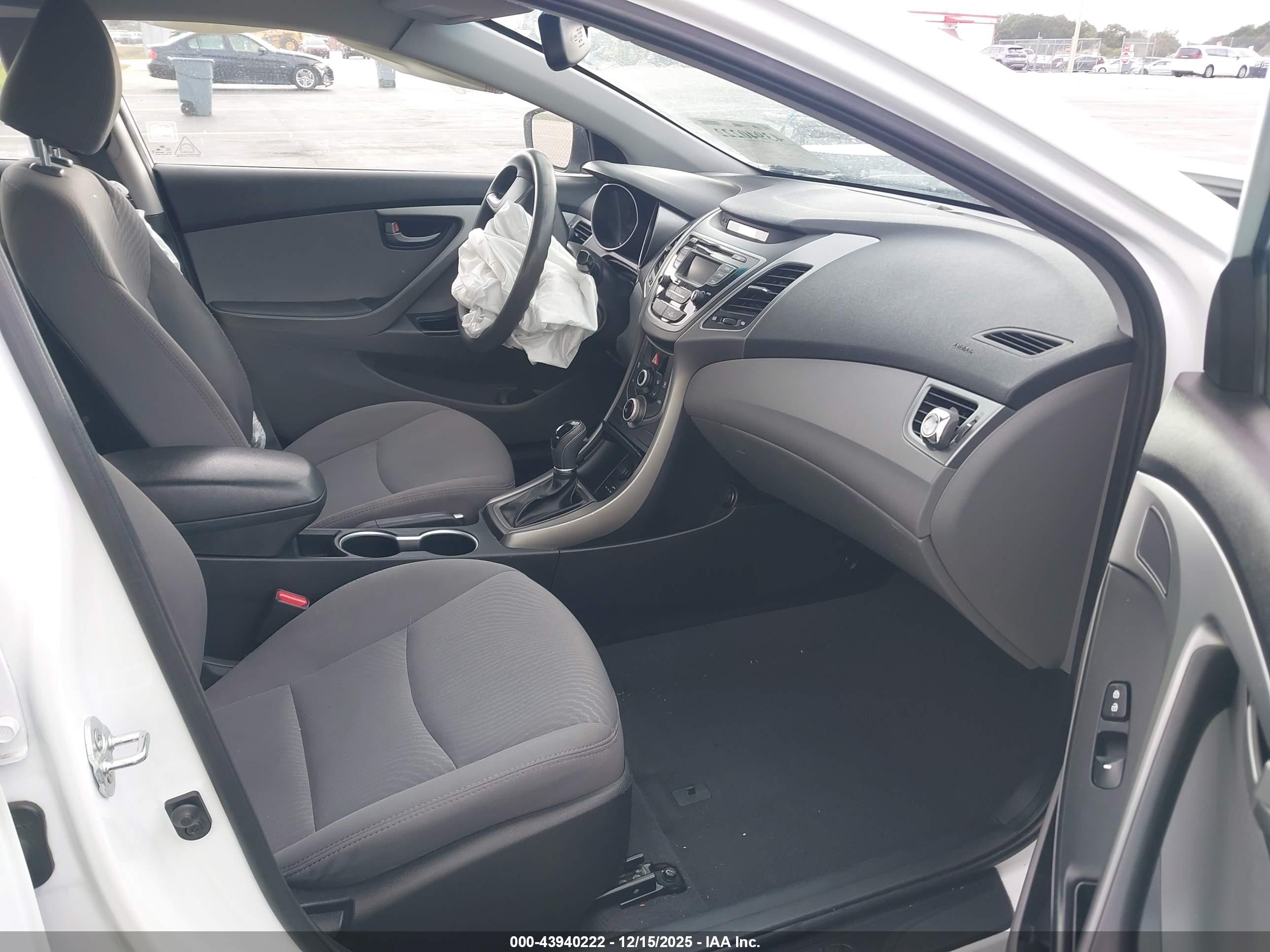 HYUNDAI ELANTRA image 5