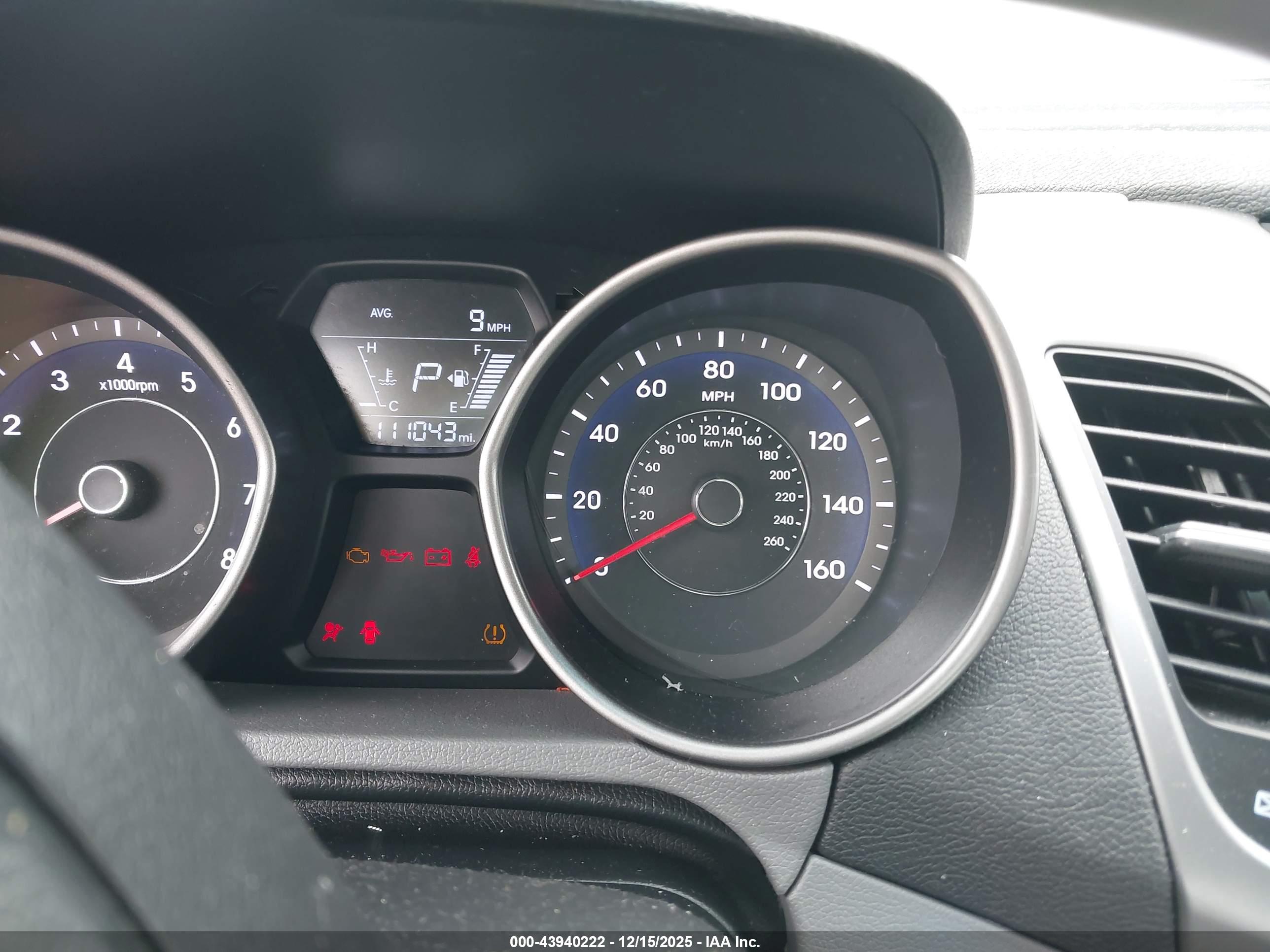 HYUNDAI ELANTRA image 7