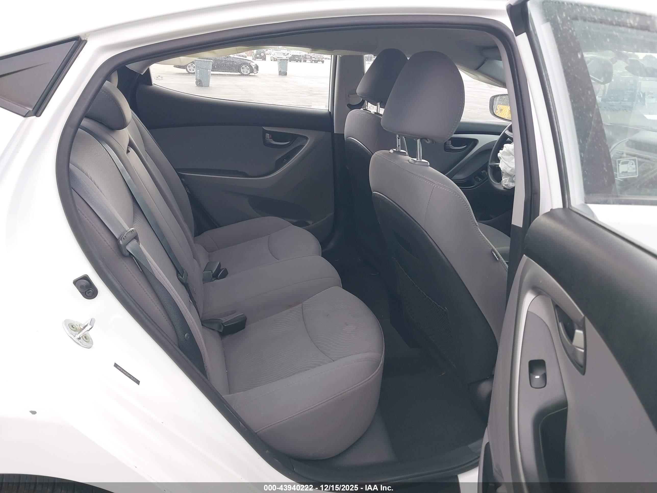HYUNDAI ELANTRA image 8