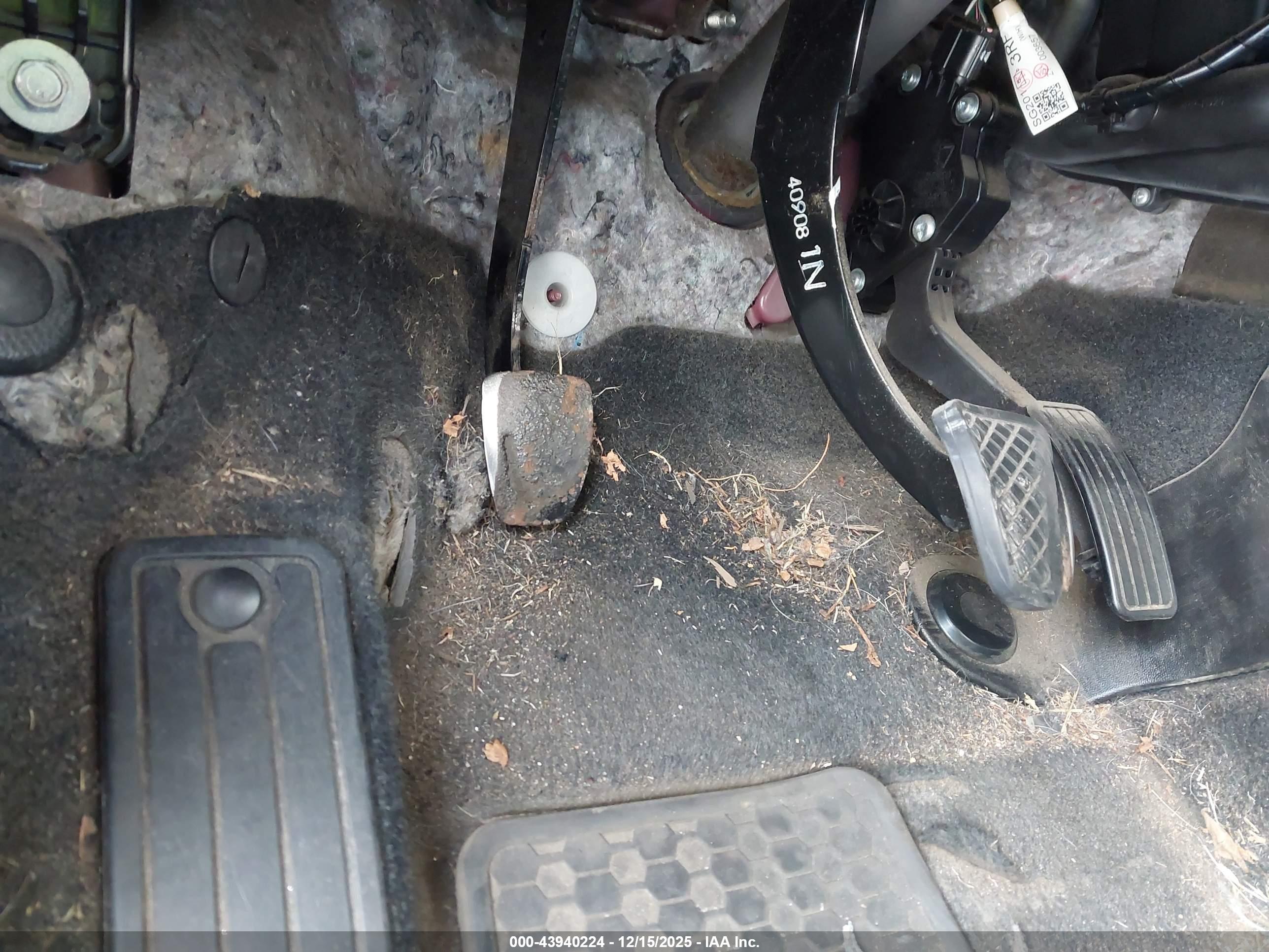 SUBARU FORESTER image 6