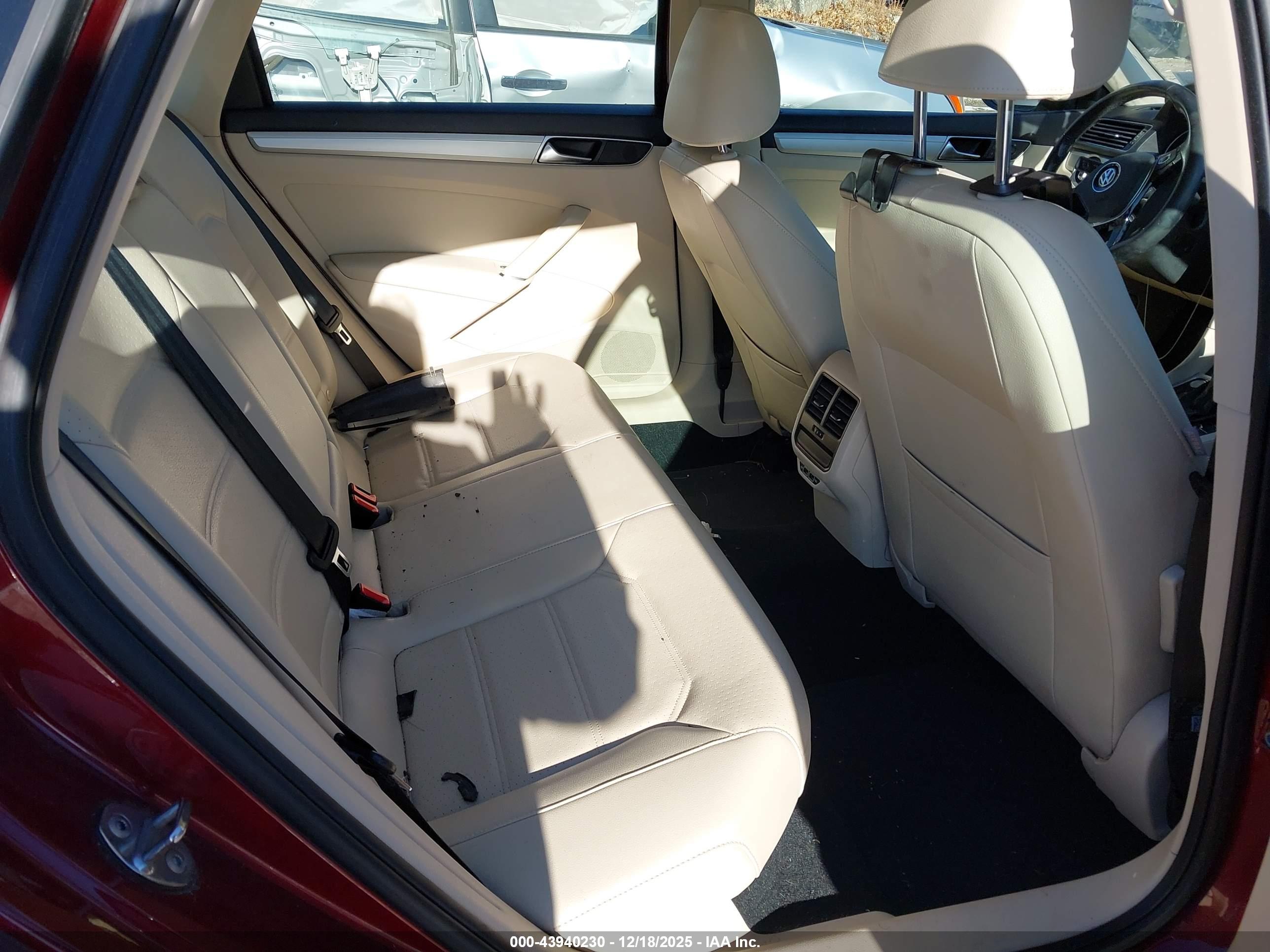 VOLKSWAGEN PASSAT image 8