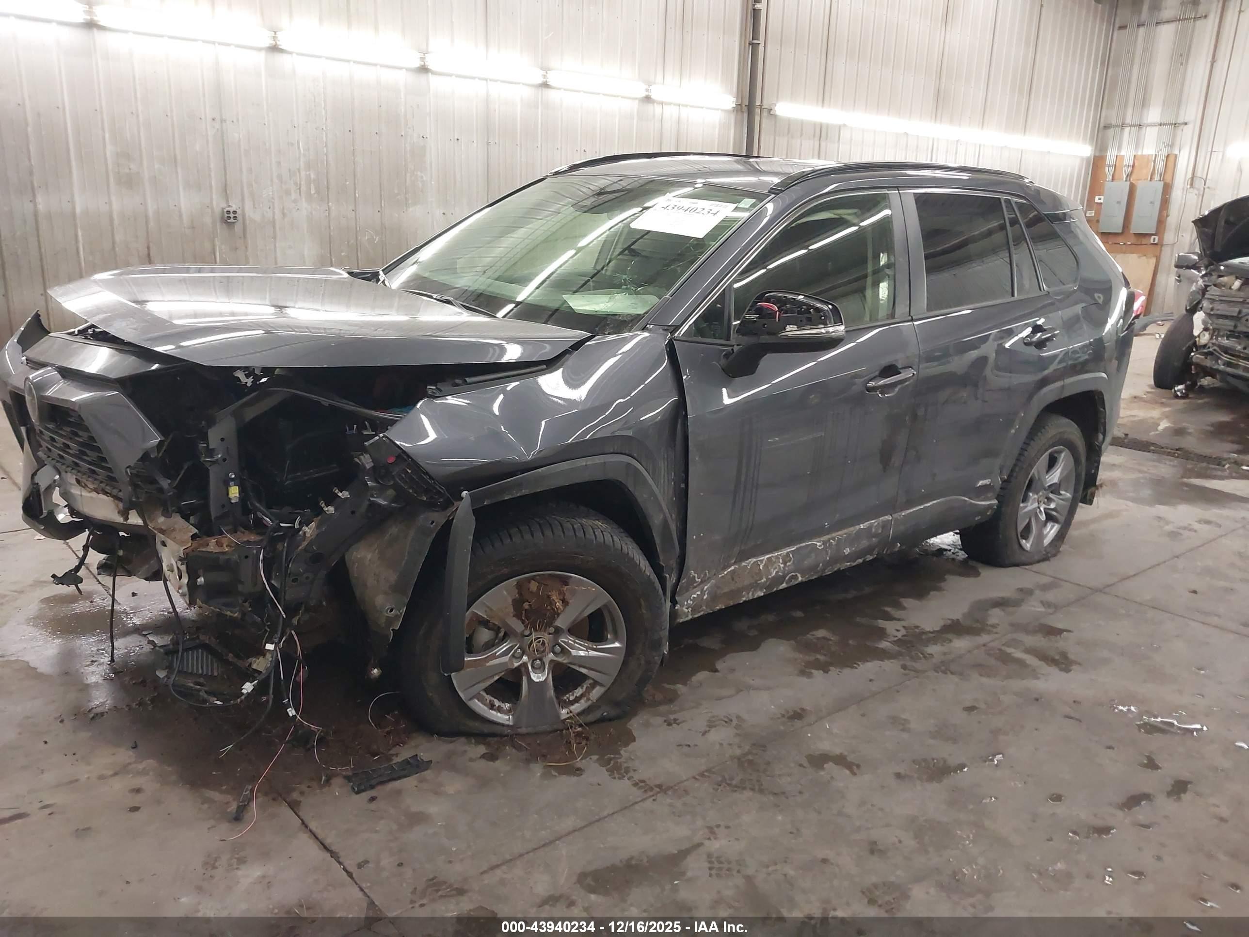 TOYOTA RAV4 image 2