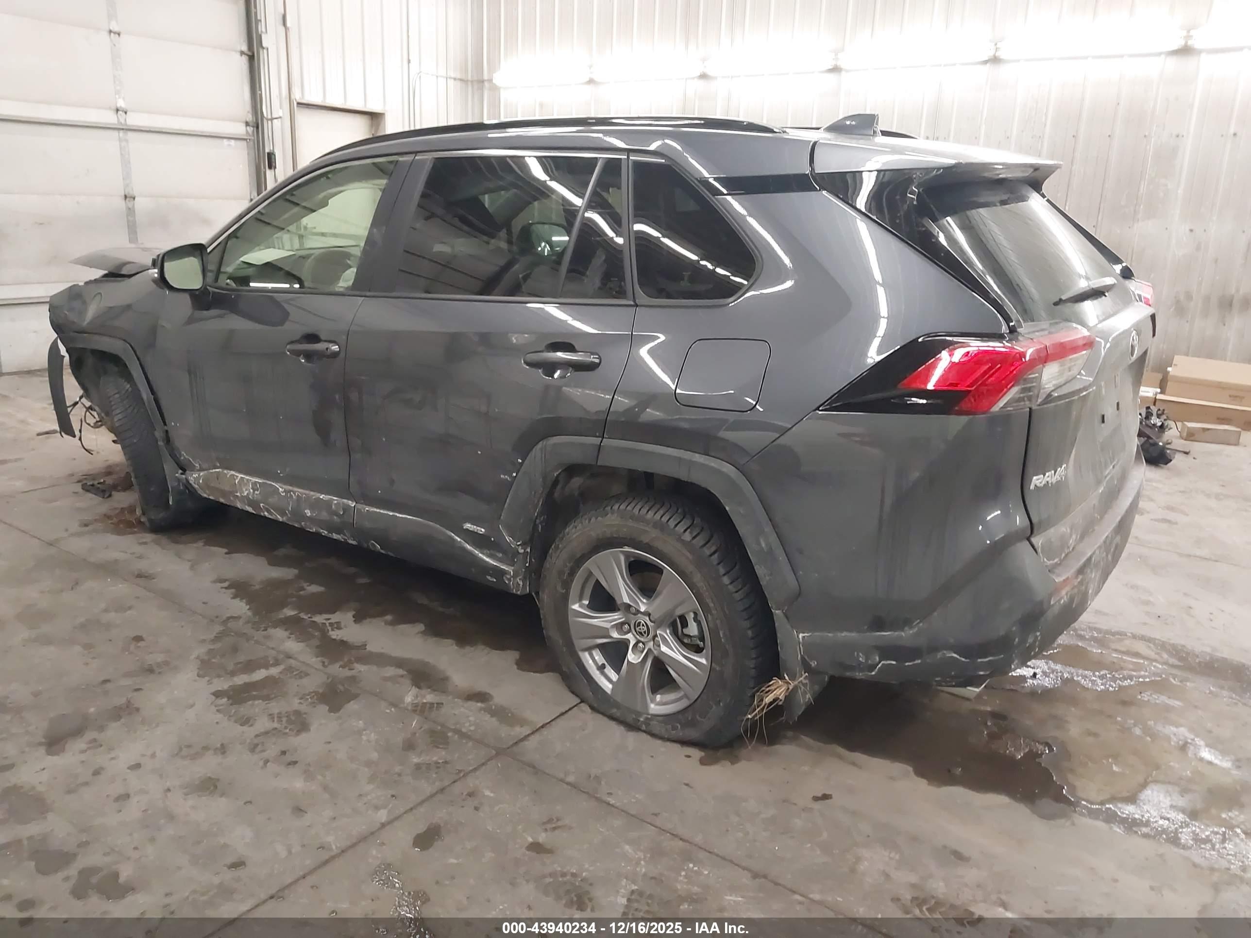 TOYOTA RAV4 image 3
