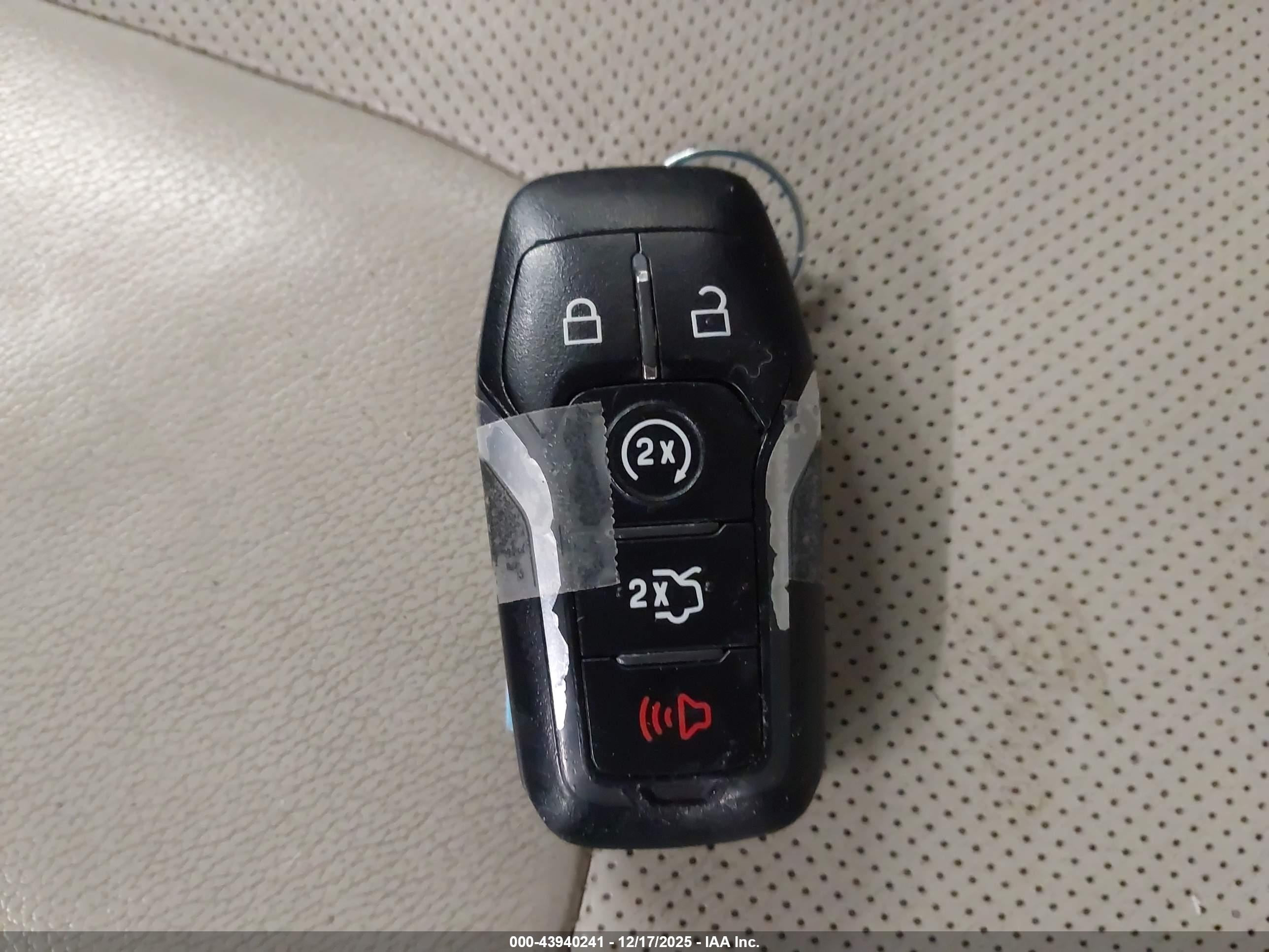 FORD FUSION image 11