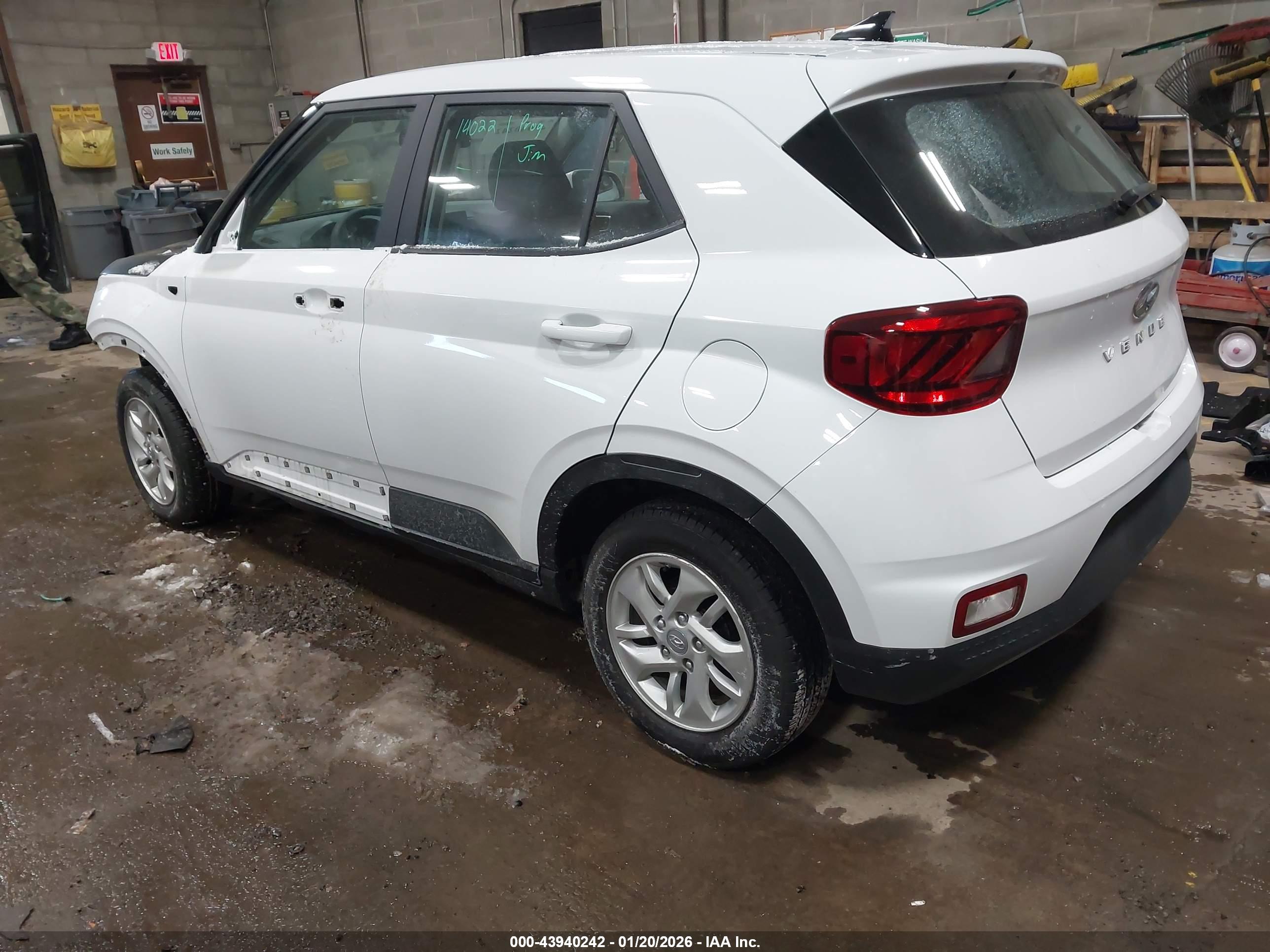 HYUNDAI VENUE image 3