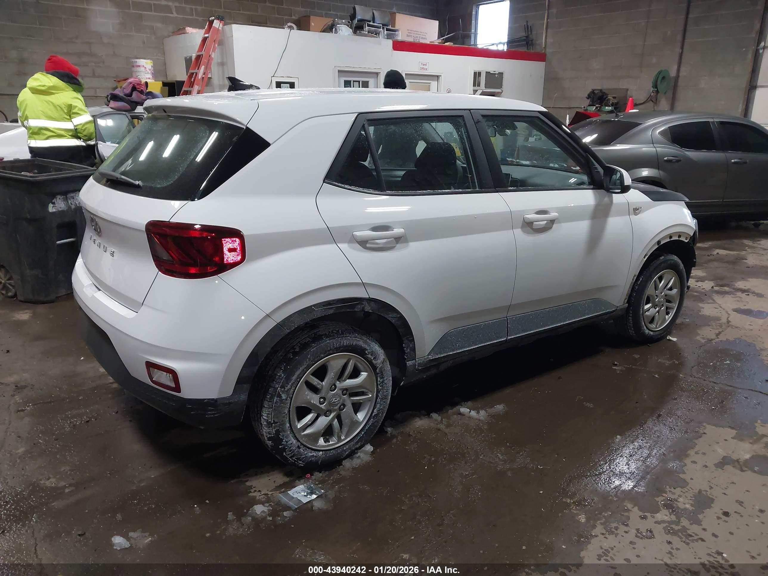 HYUNDAI VENUE image 4
