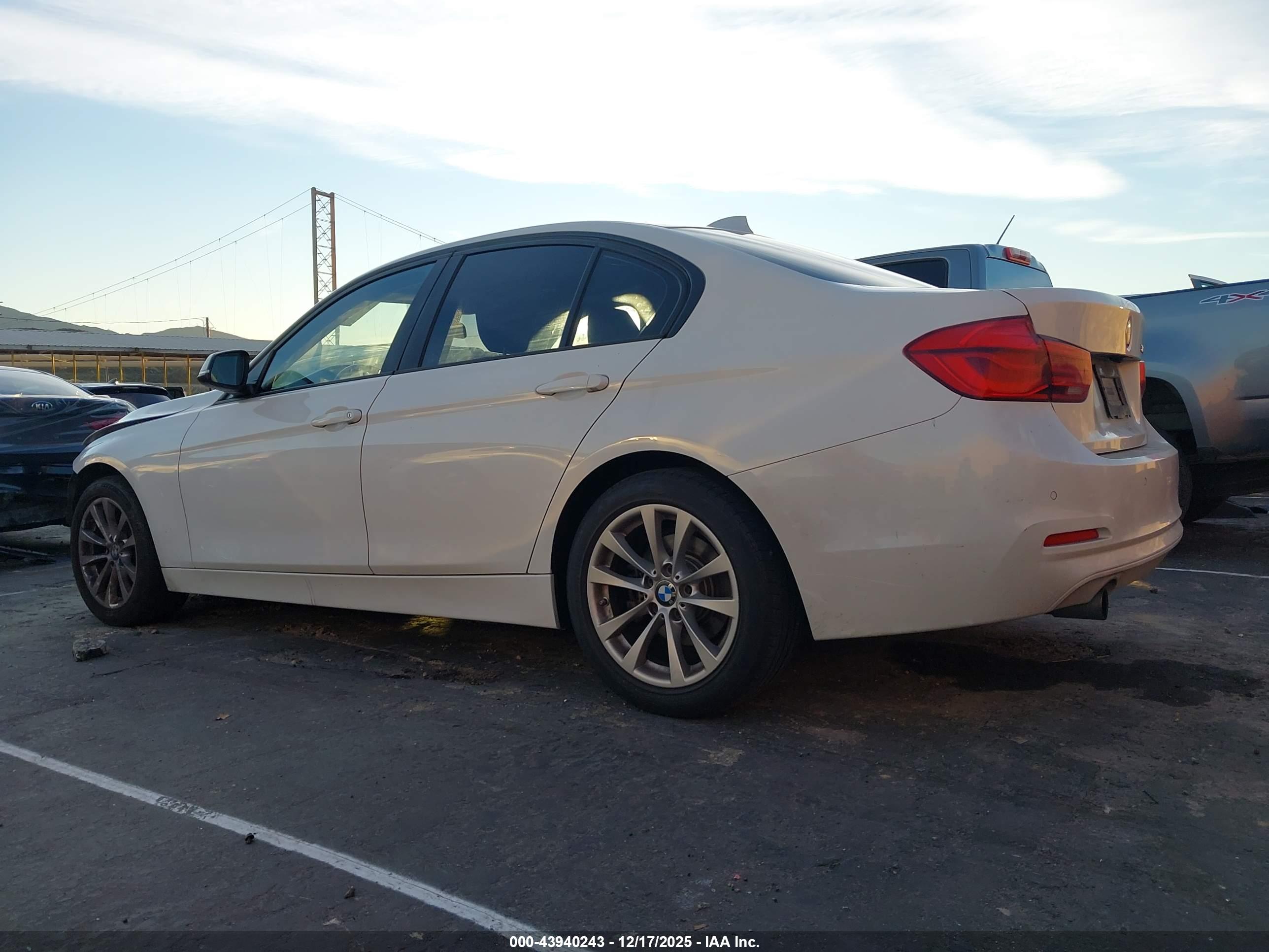 BMW 320I image 3