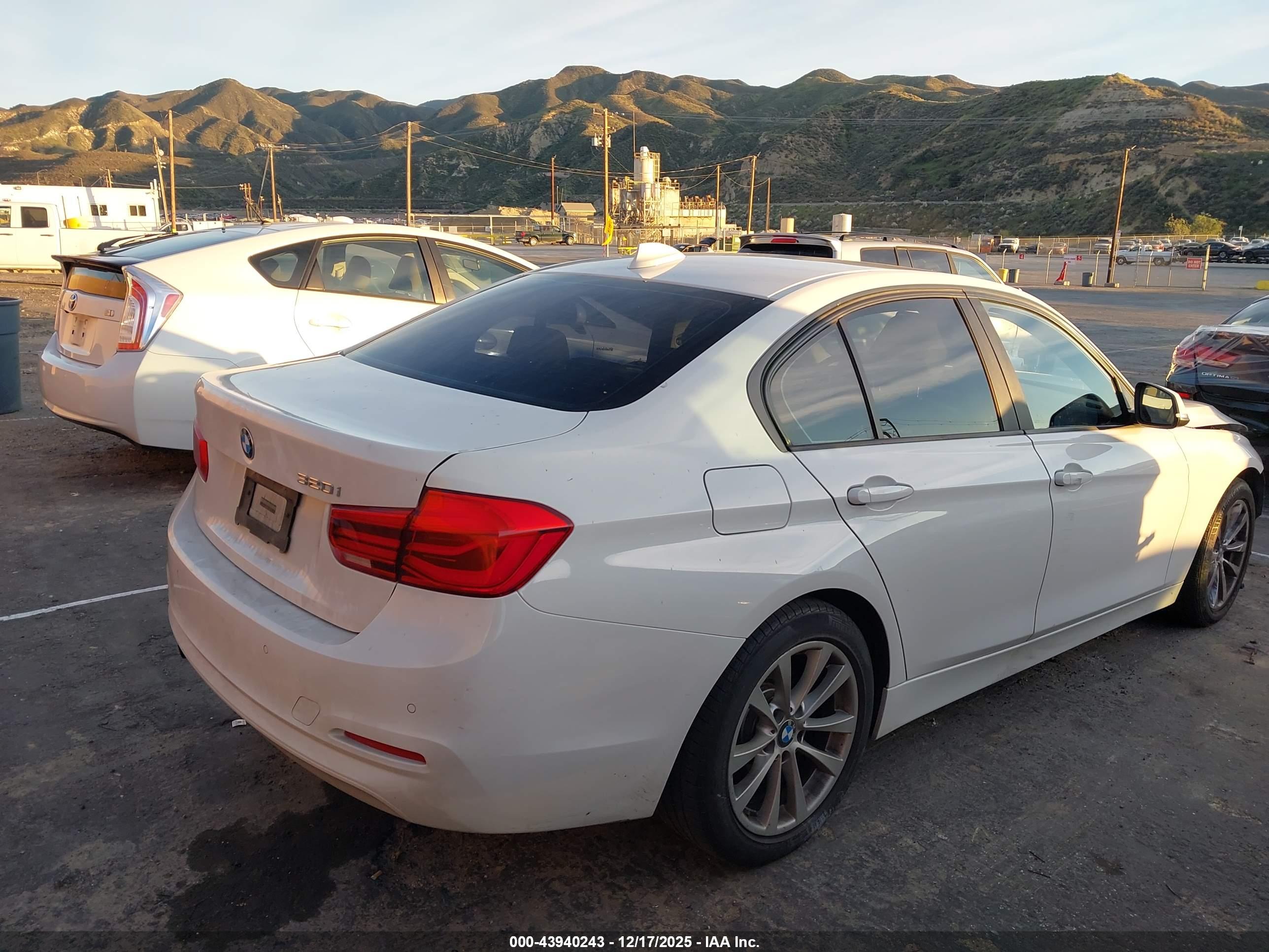 BMW 320I image 4