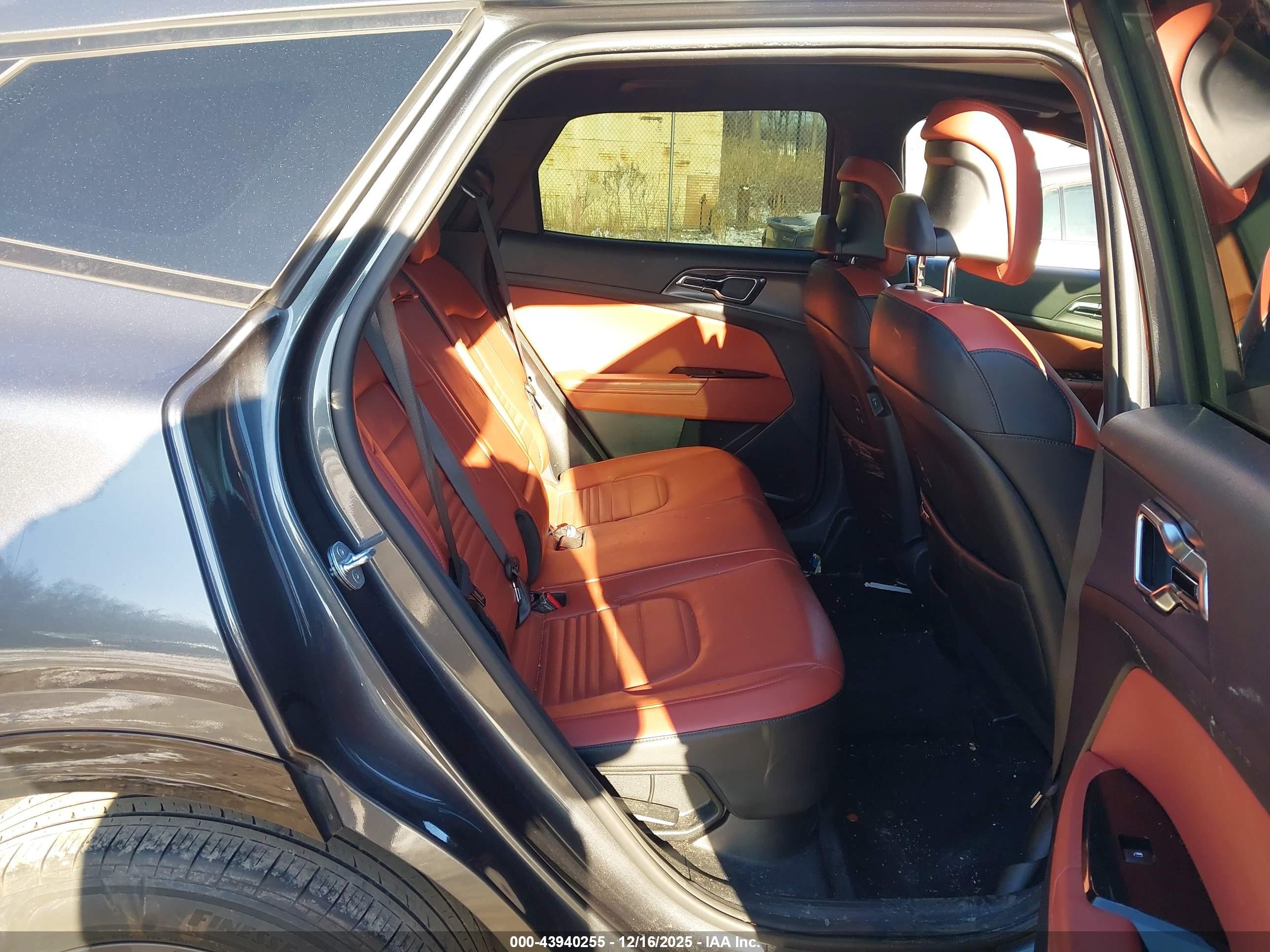 KIA SPORTAGE image 8