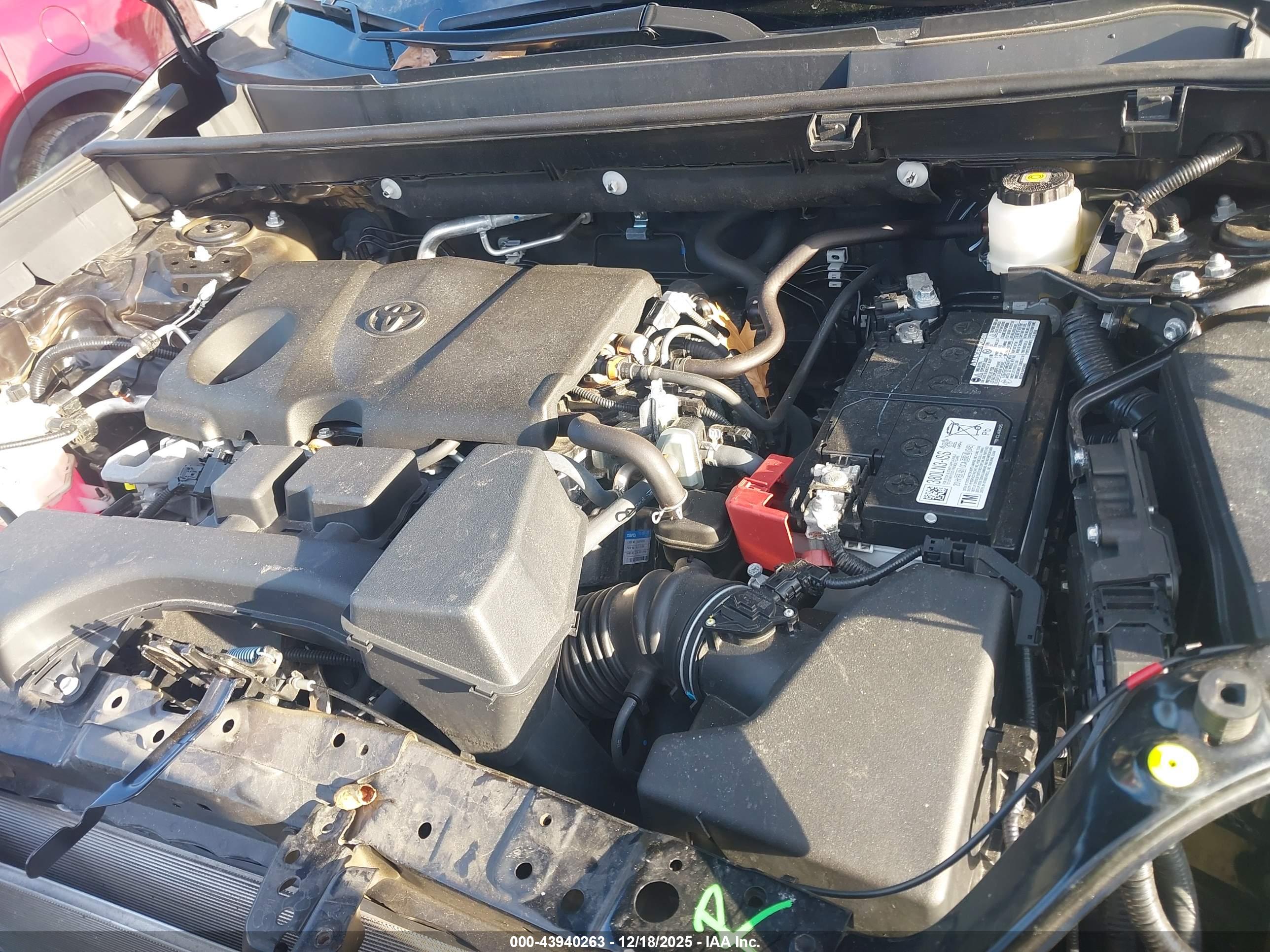 TOYOTA RAV4 image 10