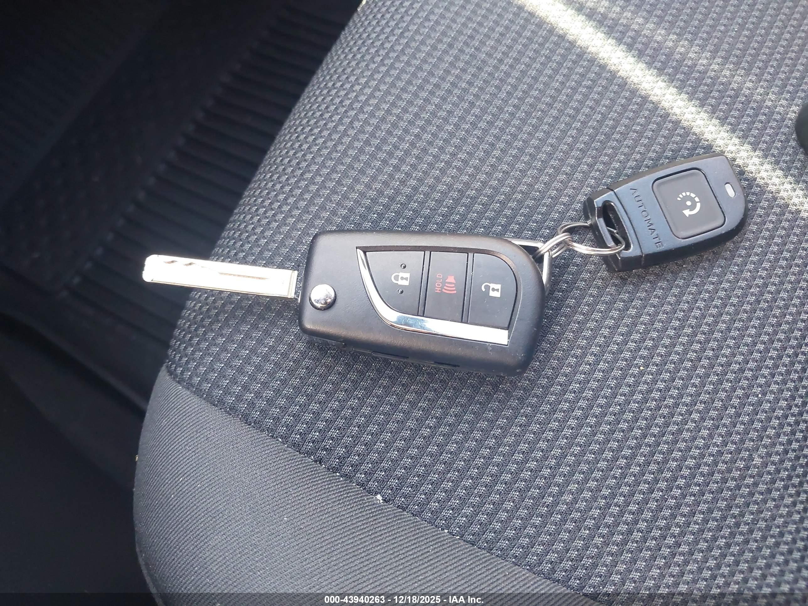 TOYOTA RAV4 image 11