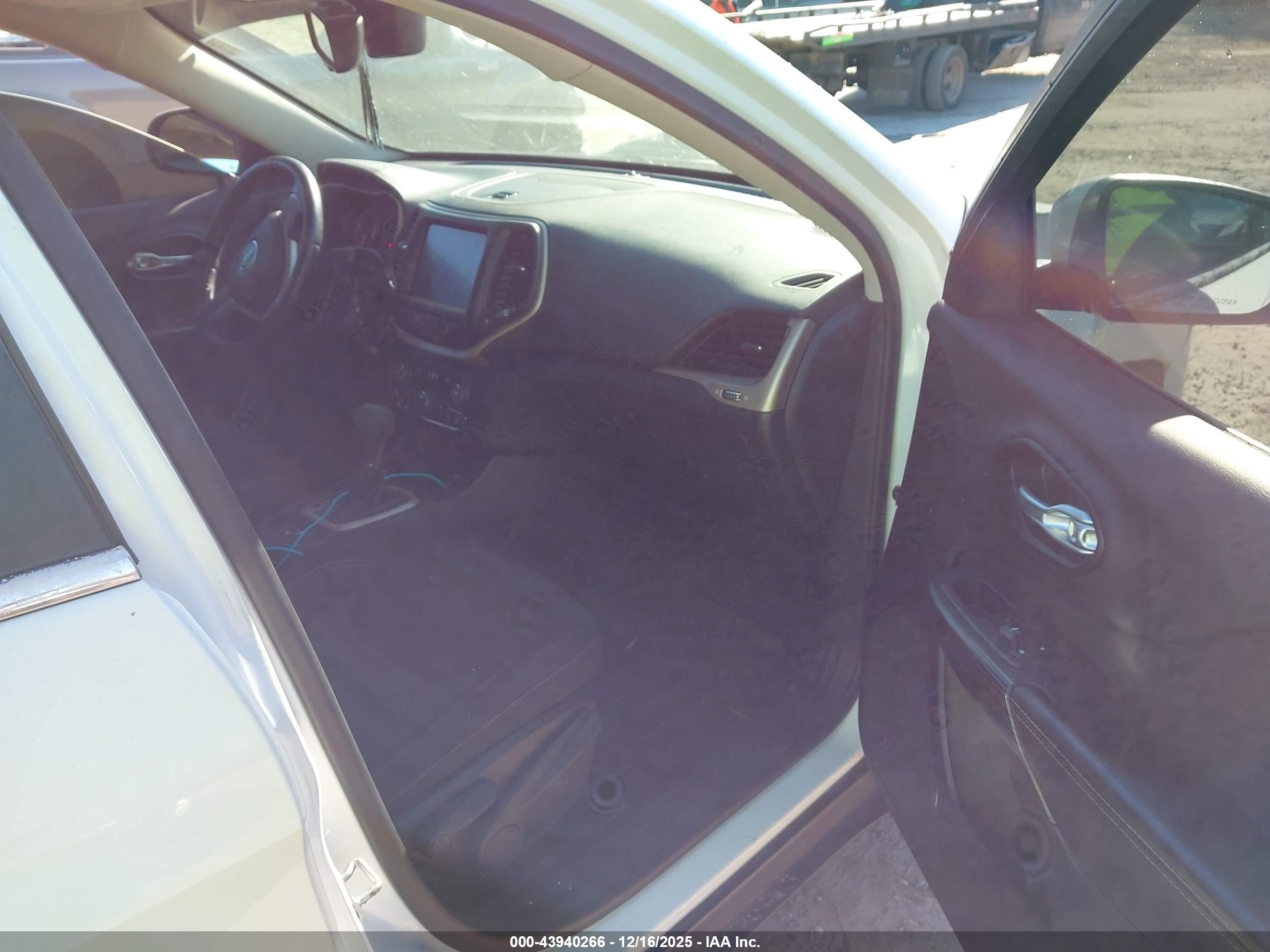 JEEP CHEROKEE image 5