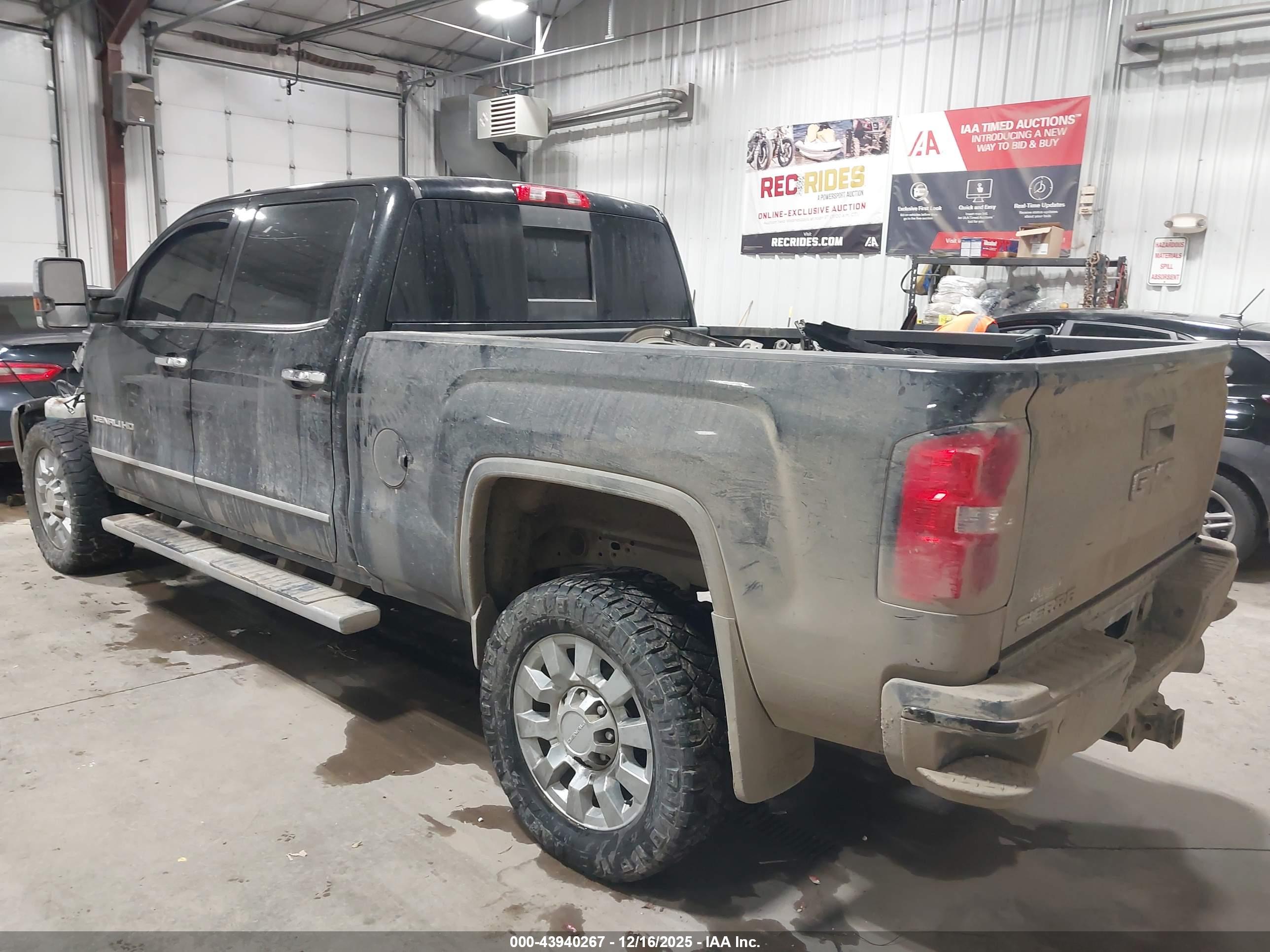 GMC SIERRA image 3