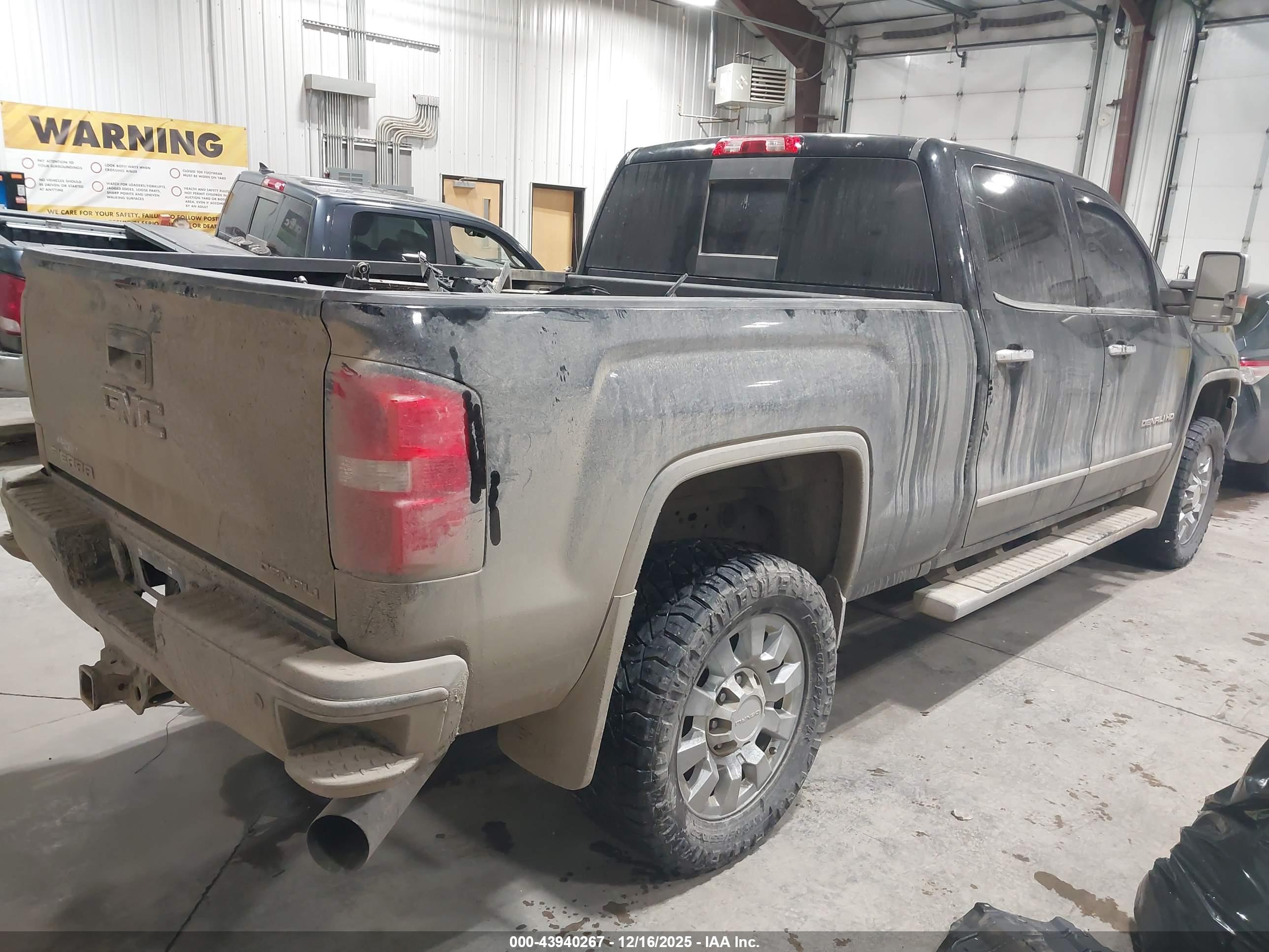 GMC SIERRA image 4