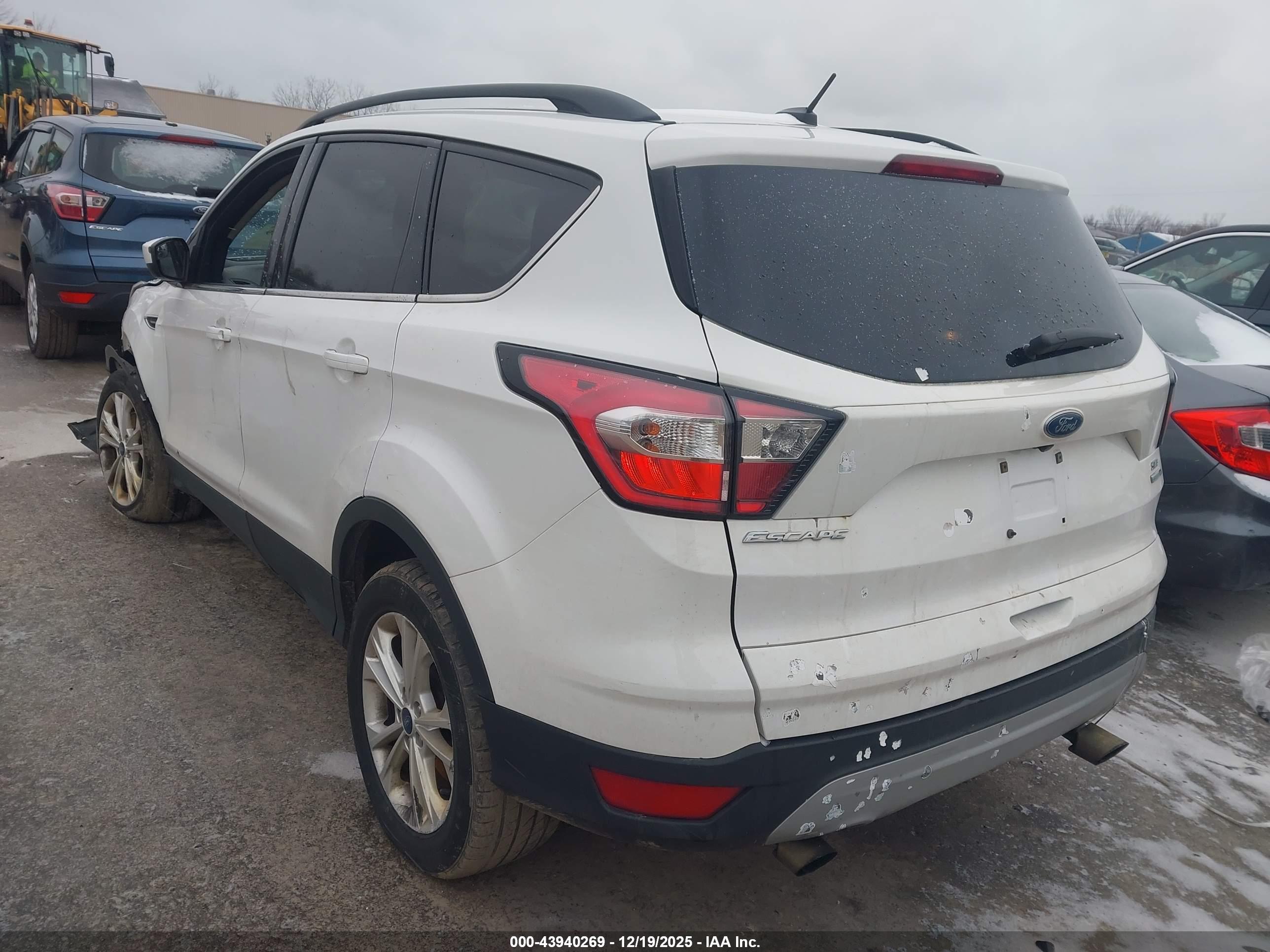 FORD ESCAPE image 3