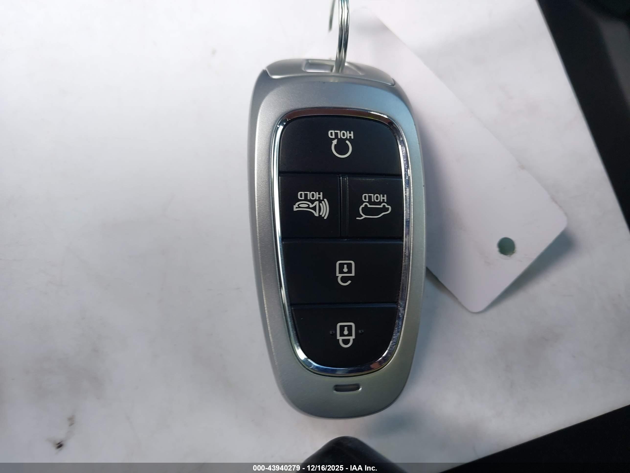 HYUNDAI SANTA image 11