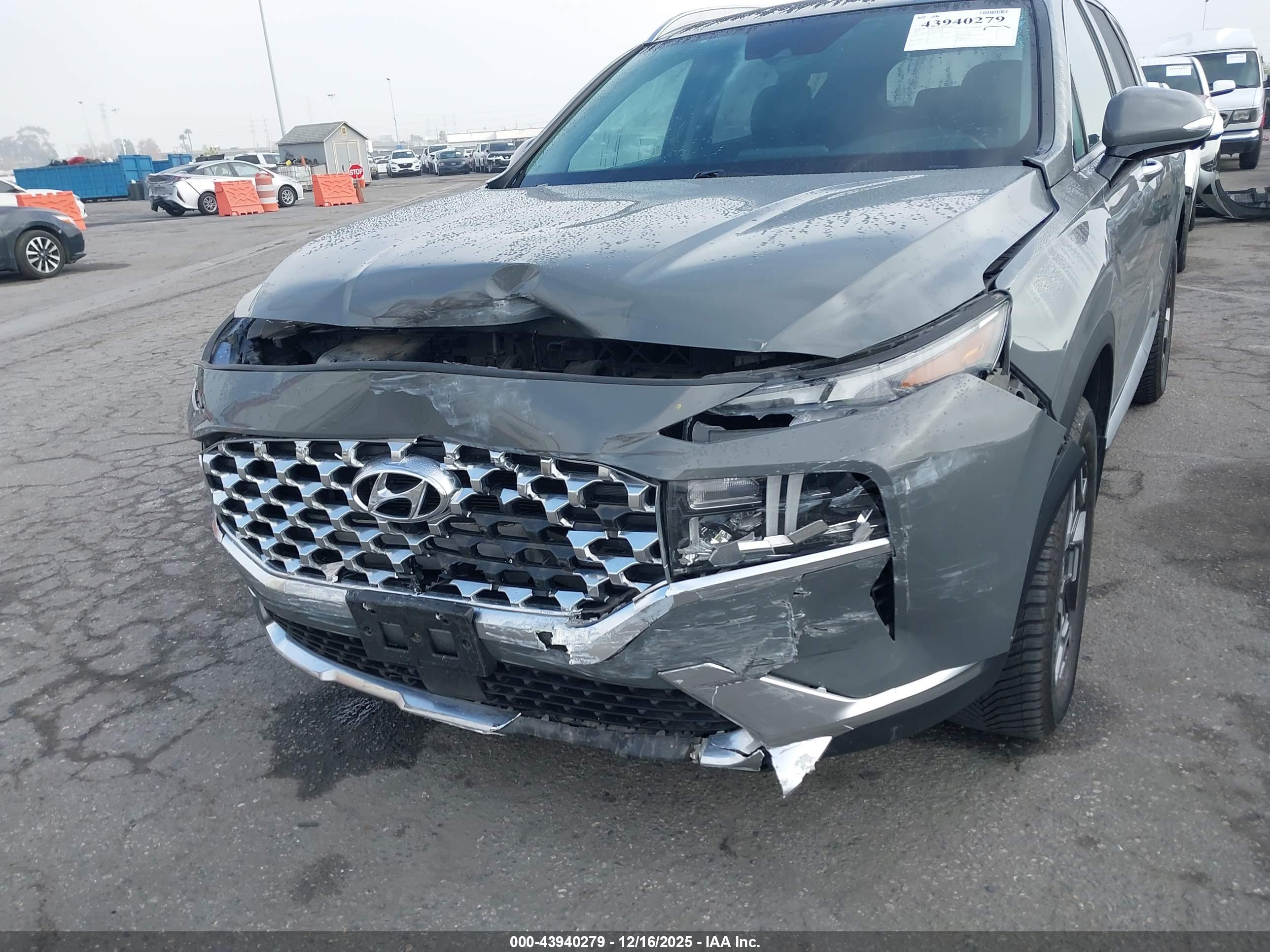 HYUNDAI SANTA image 6