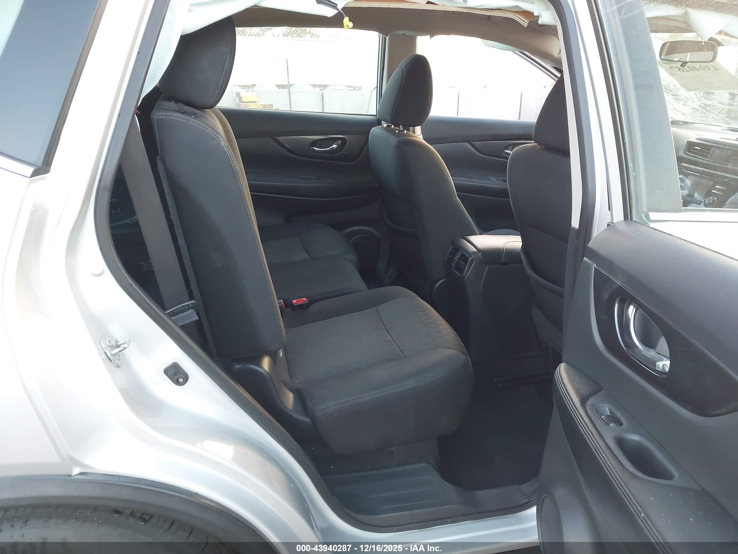 NISSAN ROGUE image 8