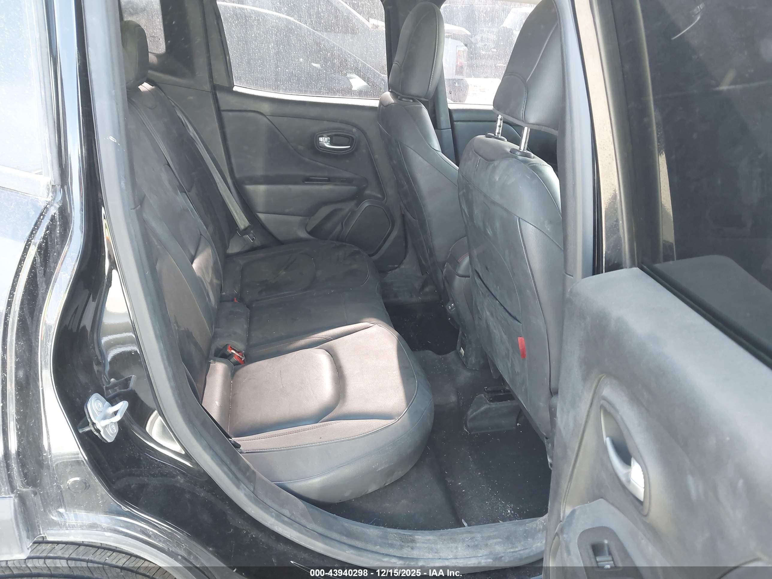 JEEP RENEGADE image 8