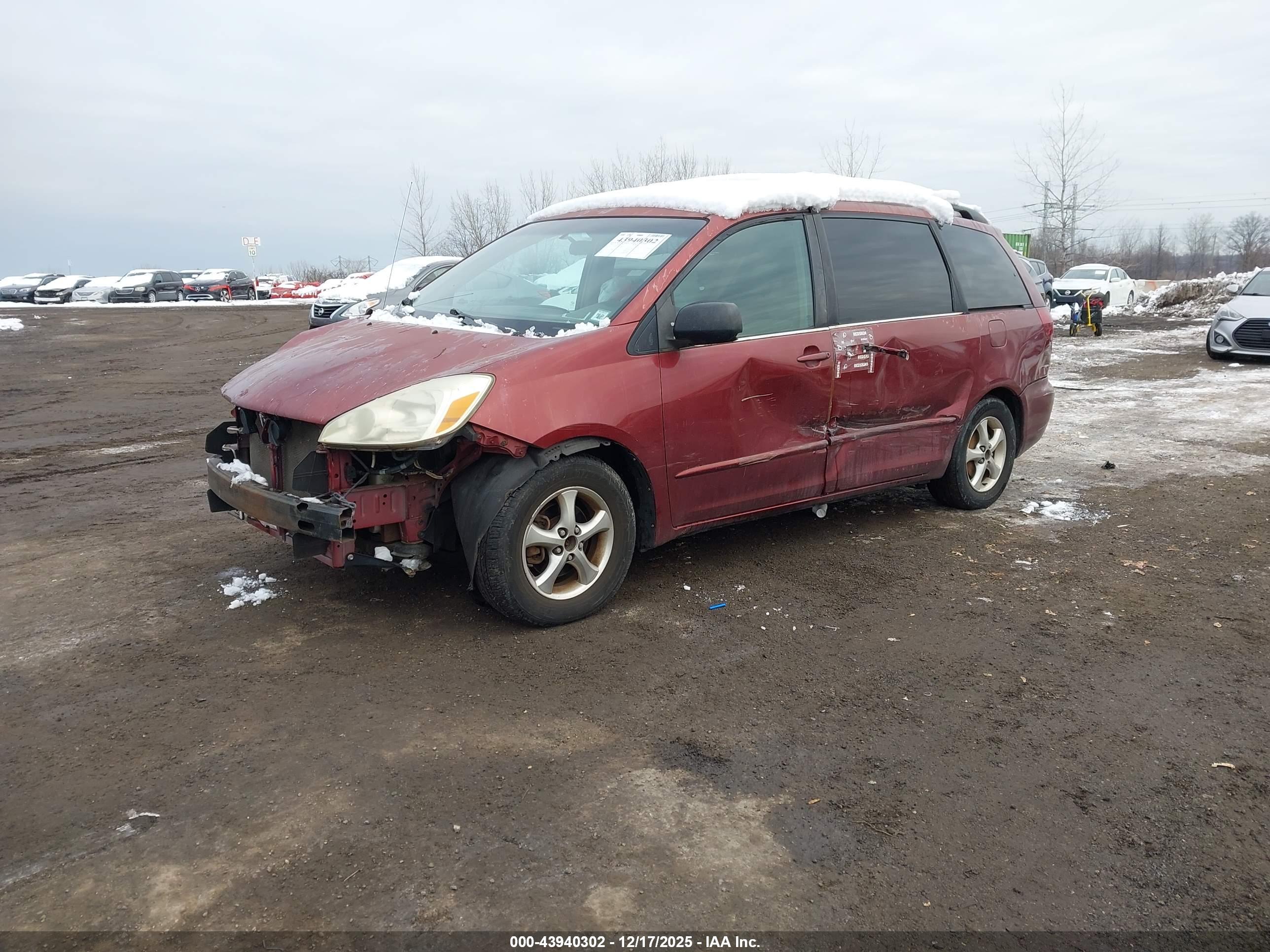 TOYOTA SIENNA image 2