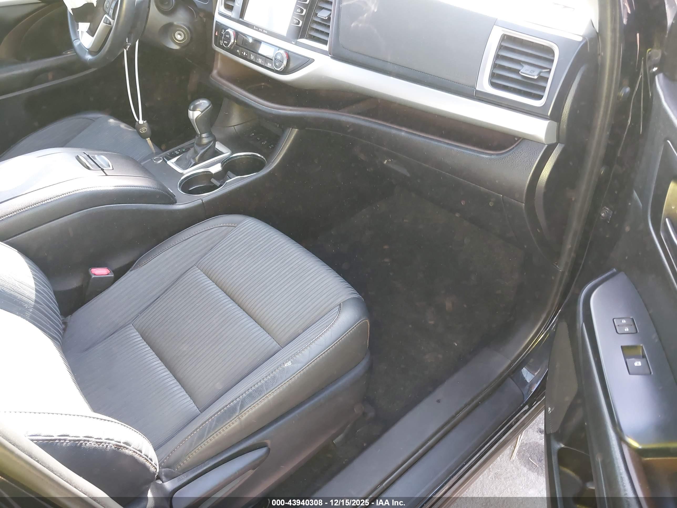 TOYOTA HIGHLANDER image 5
