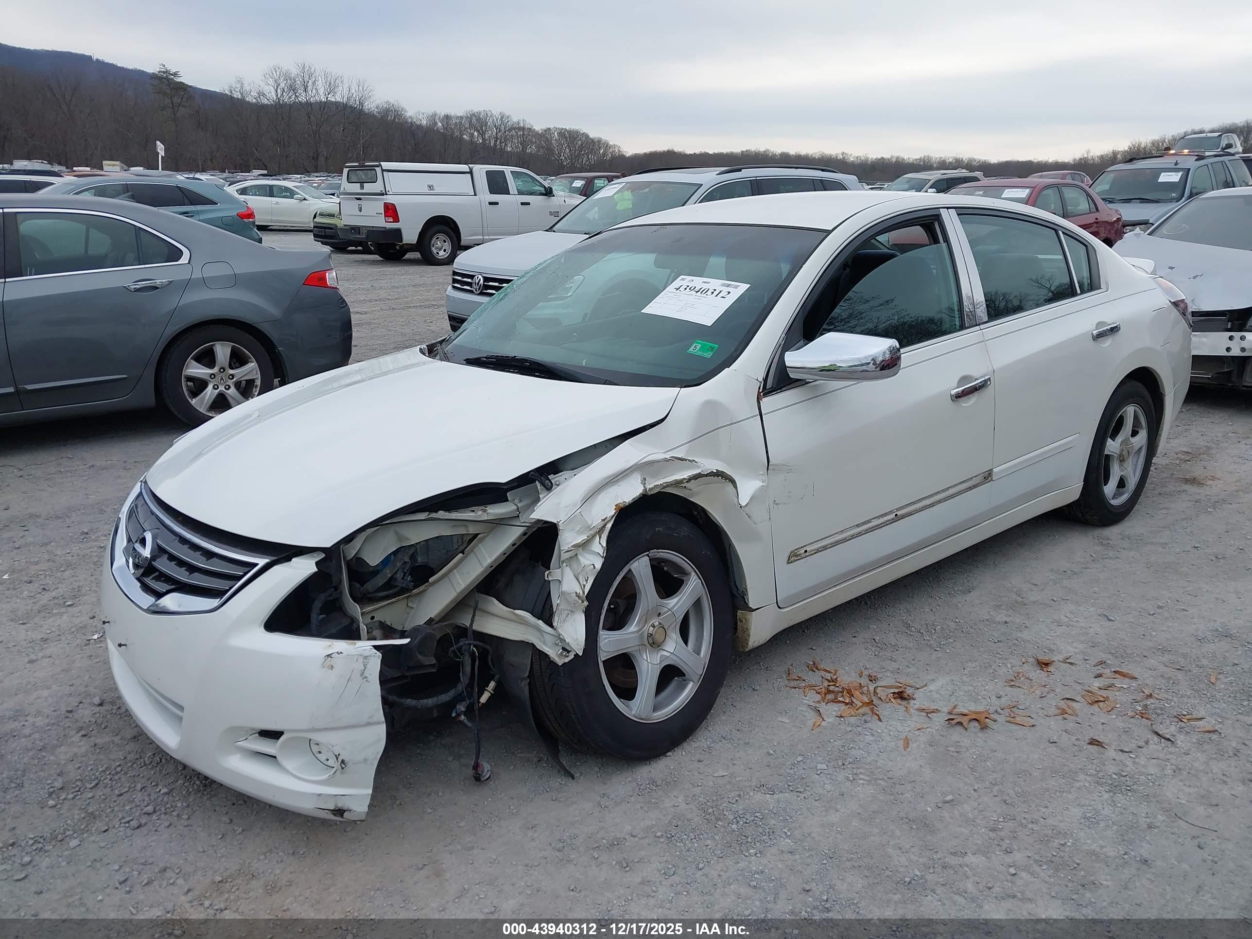 NISSAN ALTIMA image 2